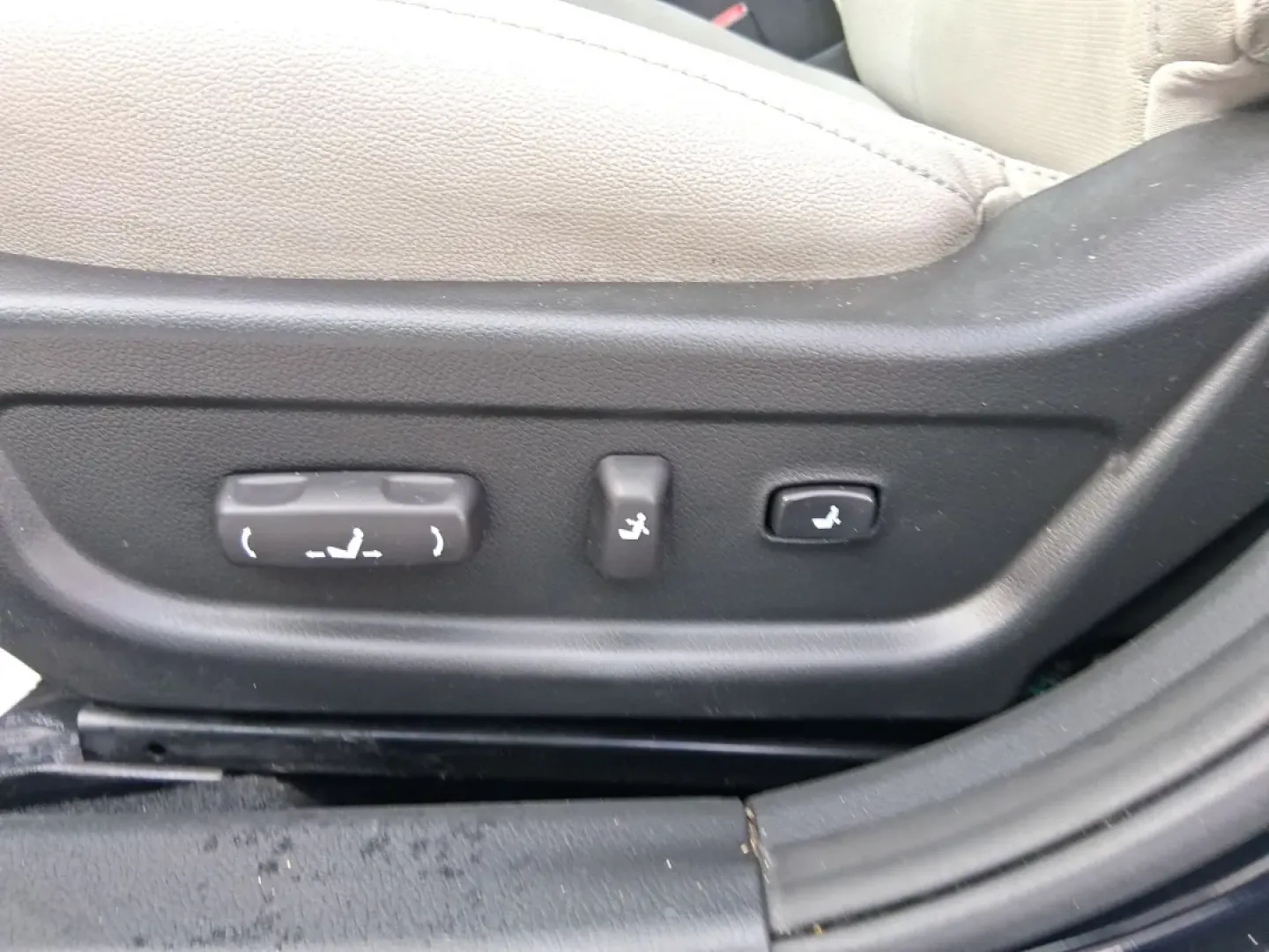 2015 Kia Optima EX (5XXGN4A78FG) with an Theta II 2.4L I-4 gasoline direct injection engine, 6-Speed Automatic transmission, located at 401 Woodman Dr, Riverside, OH, 45431, (937) 908-9800, 39.760899, -84.123421 - If your week is packed with I675 commuting, school drop-offs, and the occasional dinner run to The Greene or a weekend drive out toward Wright-Patterson Air Force Base, this 2015 Kia Optima EX is the kind of sedan that keeps life moving comfortably-without draining your budget. Finished in sleek Ebo - Photo#18