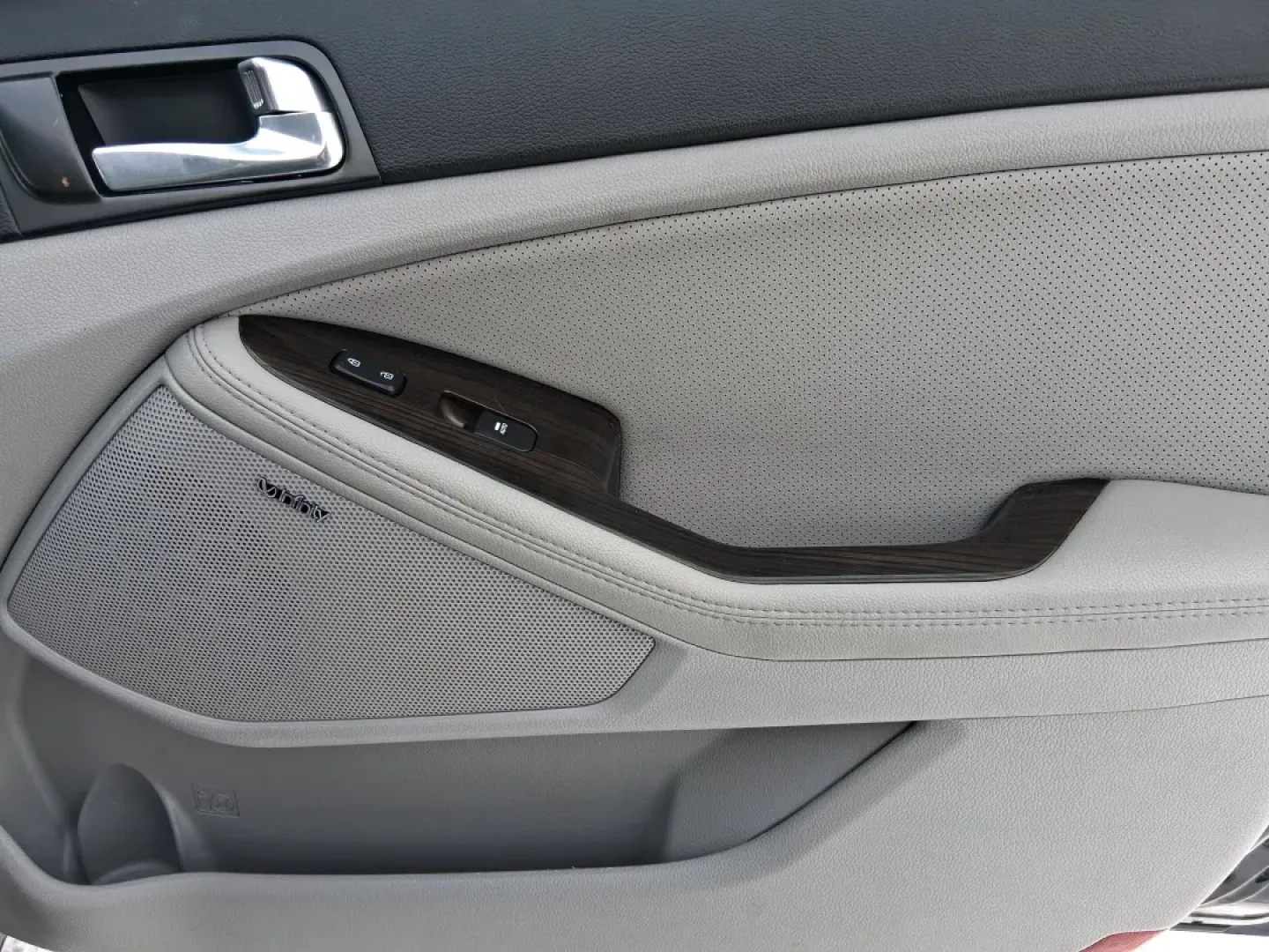 2015 Kia Optima EX (5XXGN4A78FG) with an Theta II 2.4L I-4 gasoline direct injection engine, 6-Speed Automatic transmission, located at 401 Woodman Dr, Riverside, OH, 45431, (937) 908-9800, 39.760899, -84.123421 - If your week is packed with I675 commuting, school drop-offs, and the occasional dinner run to The Greene or a weekend drive out toward Wright-Patterson Air Force Base, this 2015 Kia Optima EX is the kind of sedan that keeps life moving comfortably-without draining your budget. Finished in sleek Ebo - Photo#21