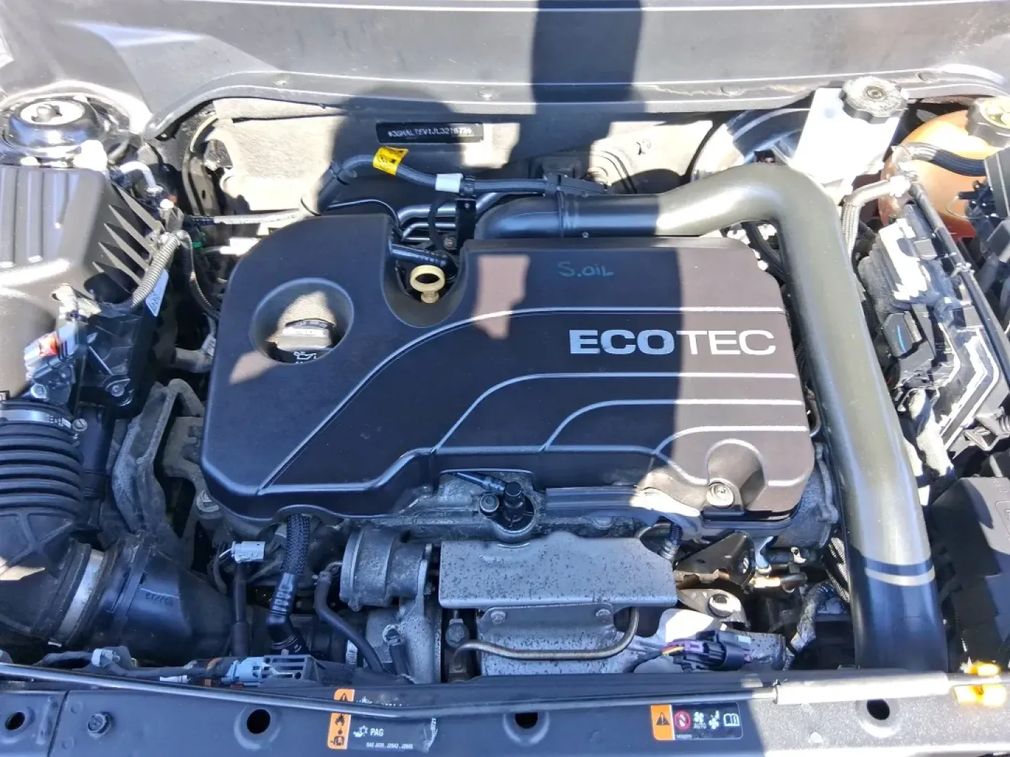 2018 GMC Terrain SLE (3GKALTEV1JL) with an 1.4L L4 DOHC 16V TURBO engine, 6A transmission, located at 1951 S Dayton Lakeview Rd., New Carlisle, OH, 45344, (937) 908-9800, 39.890999, -84.050255 - Picture your next weekend: a quick grocery run in town, a smooth commute down I70, then a spontaneous road trip to Dayton's RiverScape MetroPark or a family day at the Clark County Fairgrounds-without worrying about space, weather, or comfort. This 2018 GMC Terrain SLE in striking Ebony Twilight Met - Photo#11