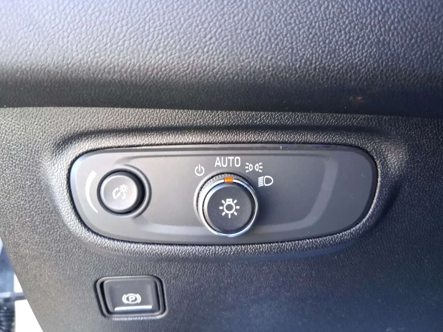 2019 GMC Terrain SLE (3GKALMEV4KL) with an 1.4L L4 DOHC 16V TURBO engine, 6A transmission, located at 1184 Kauffman Ave, Fairborn, OH, 45324, (937) 908-9800, 39.807072, -84.030914 - Picture your next week: easy commuting to Wright-Patterson AFB, grocery runs that don't feel like a puzzle, and a weekend escape to John Bryan State Park with room for everyone and everything. This 2019 GMC Terrain SLE in Summit White is the kind of practical, comfortable SUV that fits real life in - Photo#16