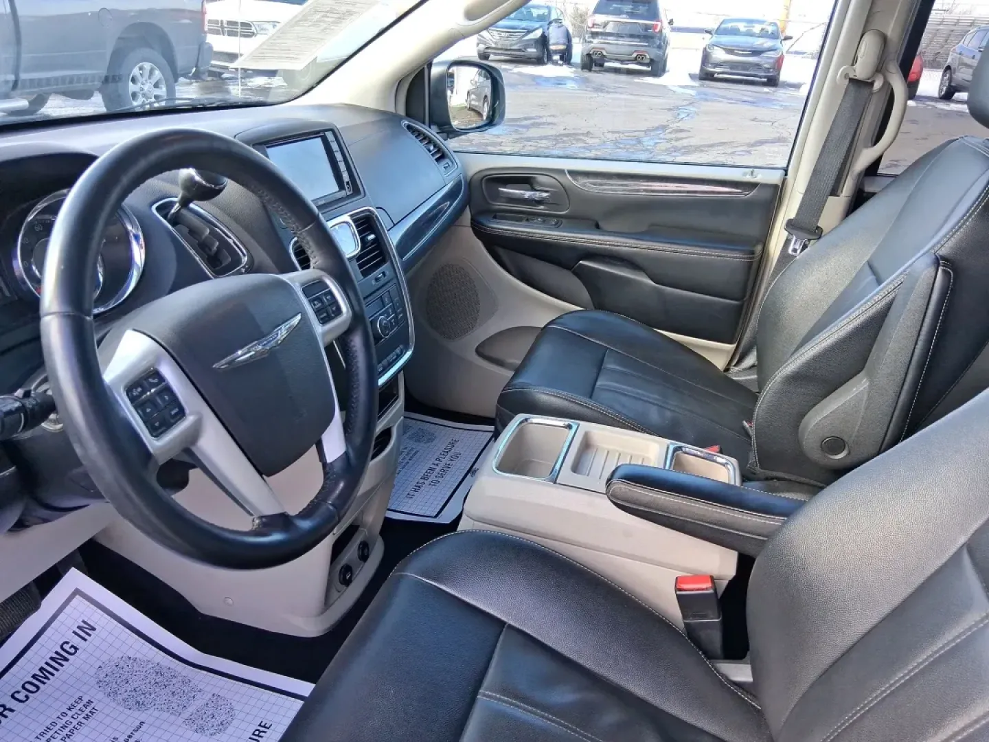 2015 Chrysler Town and Country Touring (2C4RC1BG1FR) with an 3.6L V-6 DOHC engine, 6-Speed Automatic transmission, located at 880 E. National Road, Vandalia, OH, 45377, (937) 908-9800, 39.891918, -84.183594 - Pack up the kids, load the cooler, and point the nose toward a weekend road trip-this 2015 Chrysler Town and Country Touring is built for real life in West Central Ohio. Whether you're shuttling a growing family to school and sports, commuting from Piqua to Troy, or planning an easy getaway up I-7 - Photo#9