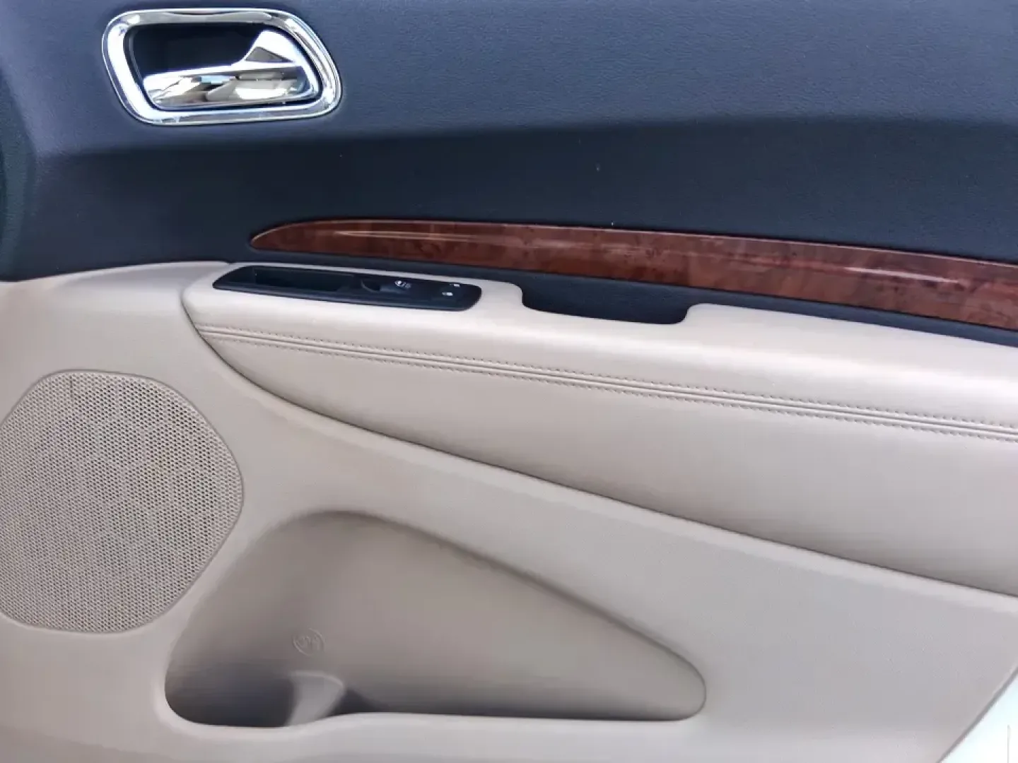 2015 Dodge Durango Limited (1C4RDJDG8FC) with an 3.6L V6 DOHC 24V engine, 8-Speed Automatic transmission, located at 1230 East Main St, Xenia, OH, 45385, (937) 908-9800, 39.688026, -83.910172 - Pack up the kids, load the cooler, and point the nose toward a weekend getaway-this 2015 Dodge Durango Limited is the kind of SUV that makes everyday life in West Central Ohio easier, from school drop-offs to road trips and everything in between. With confident 4WD/AWD capability, three-row flexibil - Photo#20