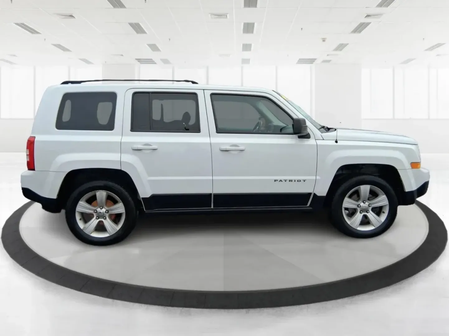 2016 Jeep Patriot Latitude (1C4NJPFA8GD) with an 2.0L L4 DOHC 16V engine, located at 1184 Kauffman Ave, Fairborn, OH, 45324, (937) 908-9800, 39.807072, -84.030914 - Picture your next weekend escape: loading up the gear, pointing the hood toward John Bryan State Park or a day trip to Dayton, and enjoying the confident, go-anywhere feel that makes a Jeep a Jeep. This **2016 Jeep Patriot Latitude** is a smart fit for commuters, first-time buyers, and budget-consci - Photo#1