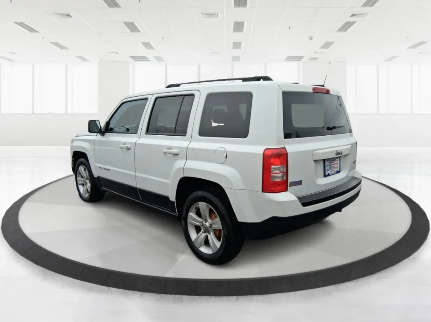 2016 Jeep Patriot Latitude (1C4NJPFA8GD) with an 2.0L L4 DOHC 16V engine, located at 1184 Kauffman Ave, Fairborn, OH, 45324, (937) 908-9800, 39.807072, -84.030914 - Picture your next weekend escape: loading up the gear, pointing the hood toward John Bryan State Park or a day trip to Dayton, and enjoying the confident, go-anywhere feel that makes a Jeep a Jeep. This **2016 Jeep Patriot Latitude** is a smart fit for commuters, first-time buyers, and budget-consci - Photo#4