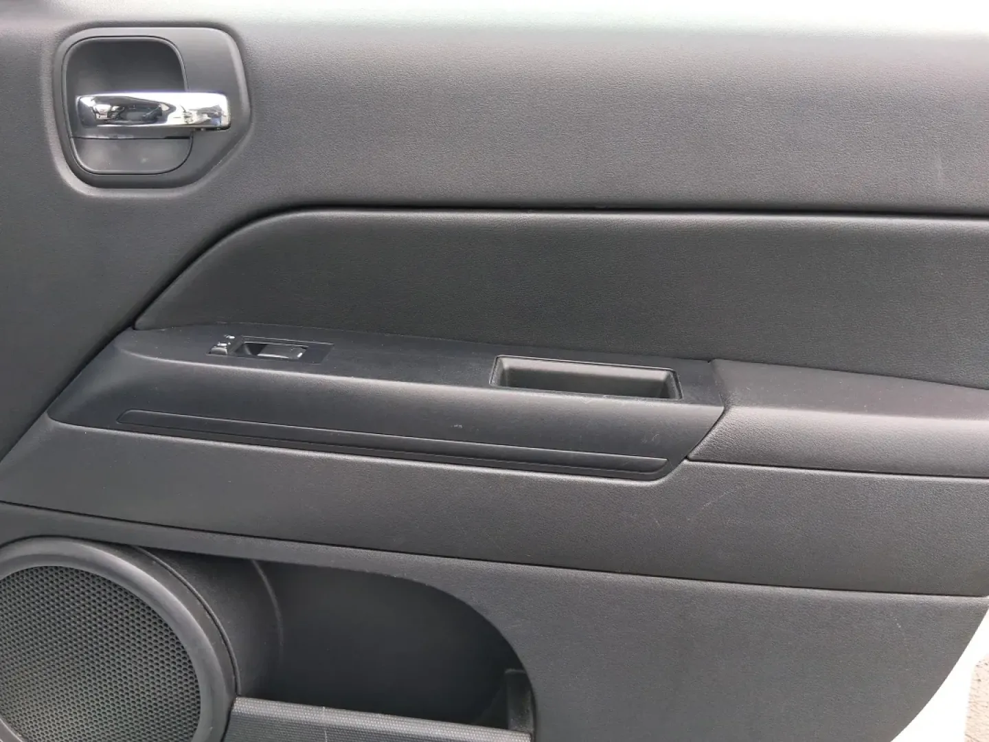 2016 Jeep Patriot Latitude (1C4NJPFA8GD) with an 2.0L L4 DOHC 16V engine, located at 1184 Kauffman Ave, Fairborn, OH, 45324, (937) 908-9800, 39.807072, -84.030914 - Picture your next weekend escape: loading up the gear, pointing the hood toward John Bryan State Park or a day trip to Dayton, and enjoying the confident, go-anywhere feel that makes a Jeep a Jeep. This **2016 Jeep Patriot Latitude** is a smart fit for commuters, first-time buyers, and budget-consci - Photo#18