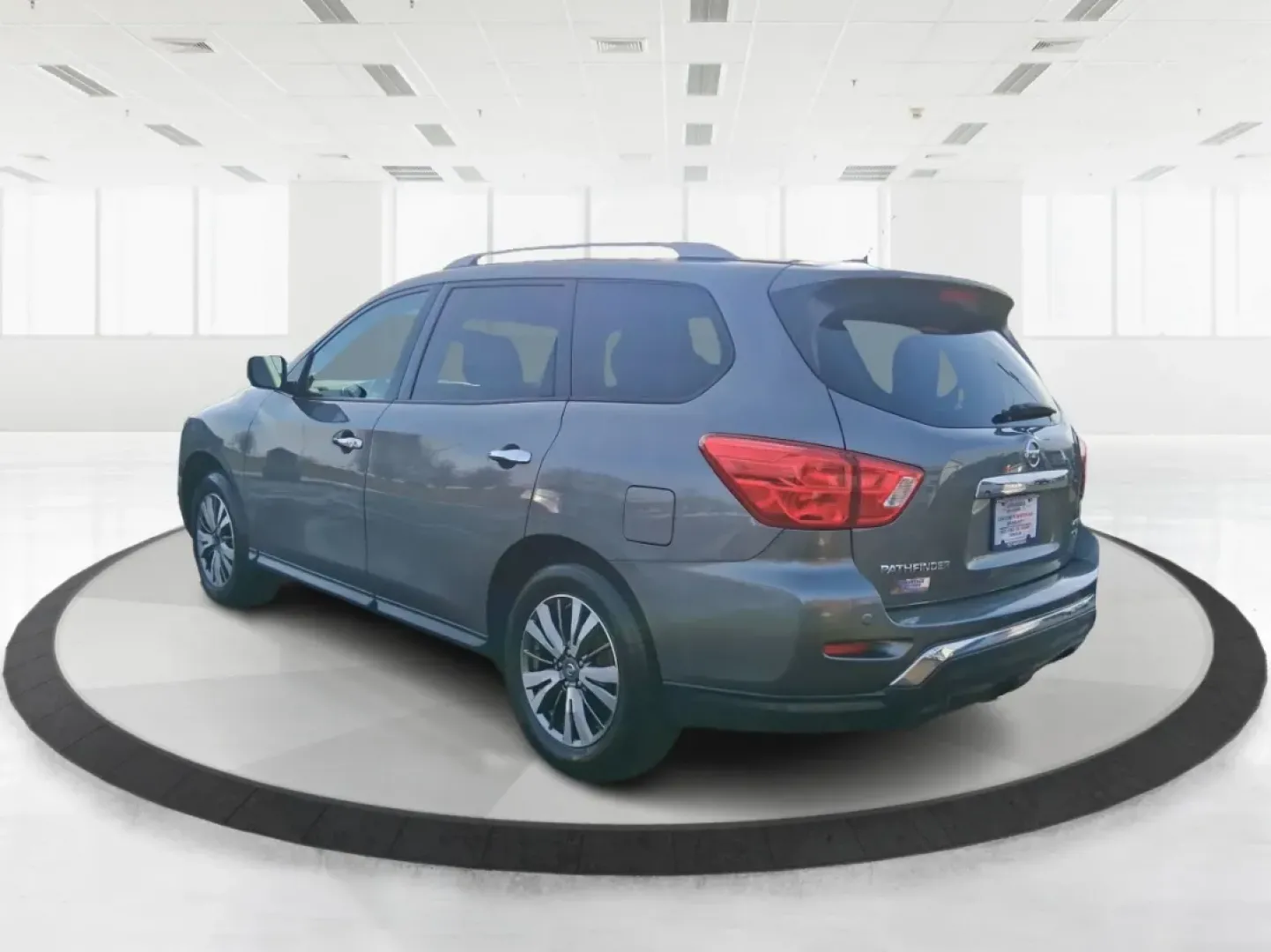 2018 Nissan Pathfinder SV (5N1DR2MM7JC) with an 3.5L V-6 gasoline direct injection engine, CVT transmission, located at 1099 N County Rd 25A, Troy, OH, 45373, (937) 908-9800, 40.057079, -84.212883 - Pack up the kids, the cooler, and the weekend plans-this 2018 Nissan Pathfinder SV is built for real life in Troy, Ohio, whether you're shuttling to practice, commuting down I75, or heading out for a road trip to the Dayton area. With three-row versatility, confident capability, and family-friendly - Photo#4