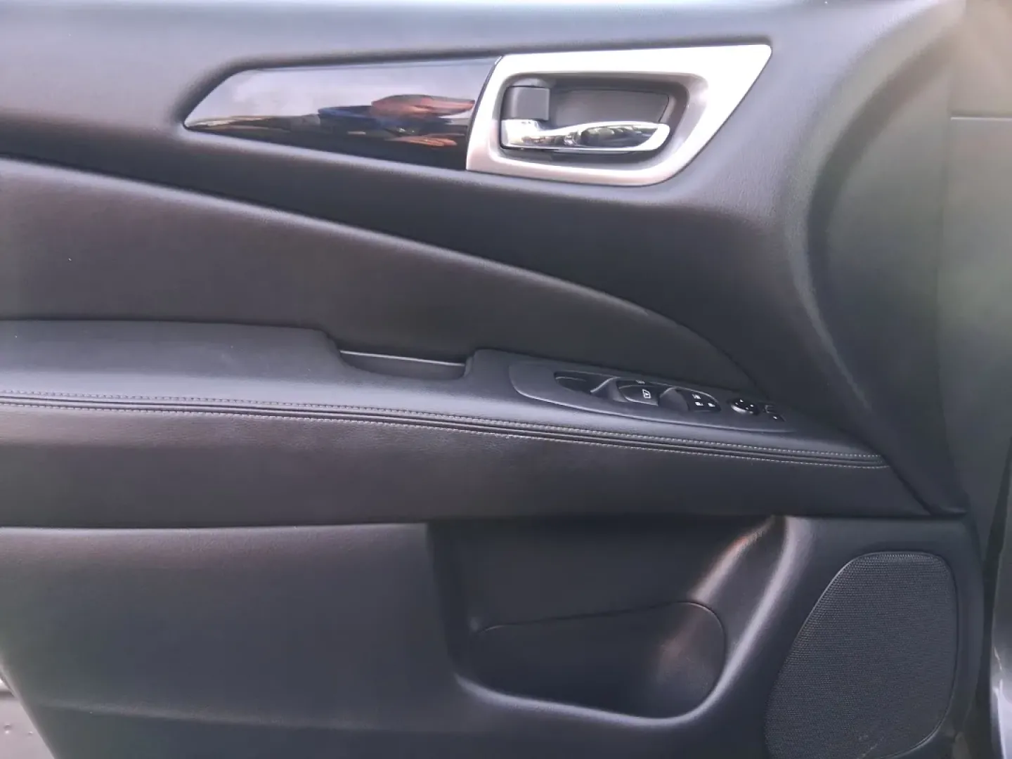 2018 Nissan Pathfinder SV (5N1DR2MM7JC) with an 3.5L V-6 gasoline direct injection engine, CVT transmission, located at 1099 N County Rd 25A, Troy, OH, 45373, (937) 908-9800, 40.057079, -84.212883 - Pack up the kids, the cooler, and the weekend plans-this 2018 Nissan Pathfinder SV is built for real life in Troy, Ohio, whether you're shuttling to practice, commuting down I75, or heading out for a road trip to the Dayton area. With three-row versatility, confident capability, and family-friendly - Photo#18