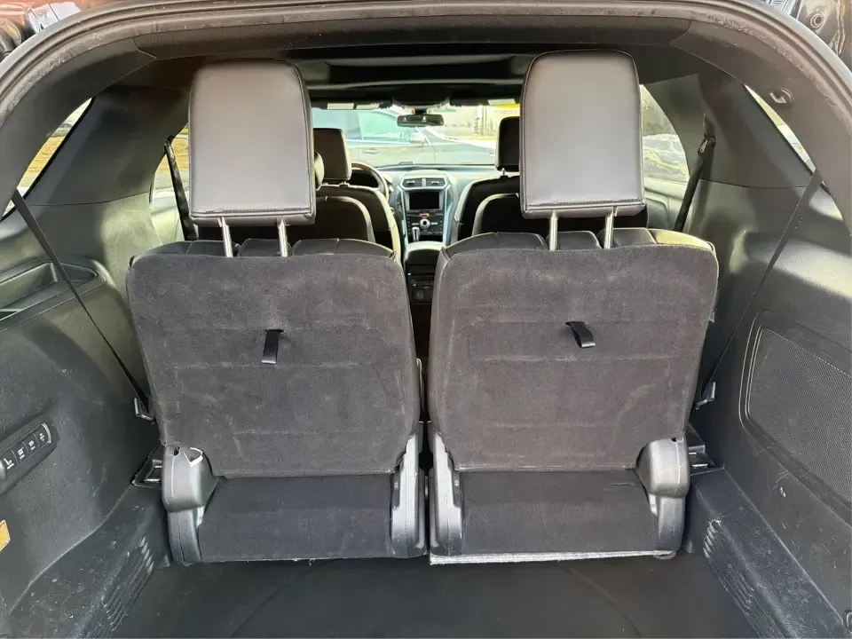 2018 Ford Explorer Platinum (1FM5K8HT1JG) with an EcoBoost 3.5L V-6 gasoline direct injection engine, 6A transmission, located at 401 Woodman Dr, Riverside, OH, 45431, (937) 908-9800, 39.760899, -84.123421 - Load up the family, cue the road-trip playlist, and point your weekend plans toward Indian Lake or a quick getaway down I75-this 2018 Ford Explorer Platinum is built for real-life Ohio driving. With confident 4WD/AWD traction, three-row versatility, and premium comfort, it's an ideal SUV for growing - Photo#12