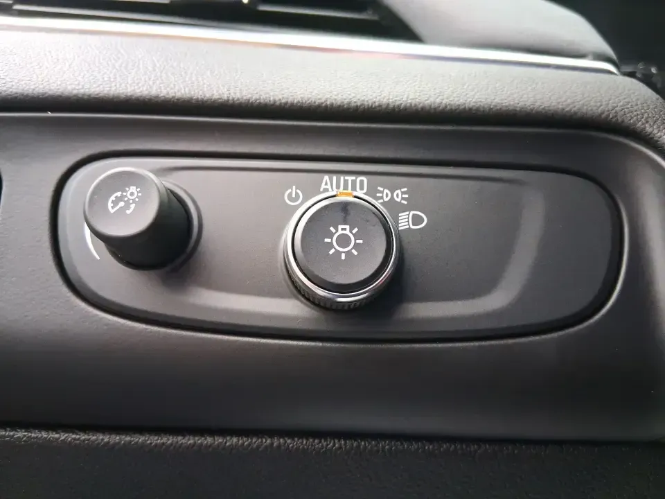 2019 Buick Enclave AWD Premium (5GAEVBKW2KJ) with an 3.6L V-6 gasoline direct injection engine, 9A transmission, located at 1951 S Dayton Lakeview Rd., New Carlisle, OH, 45344, (937) 908-9800, 39.890999, -84.050255 - Pack the family, load up the groceries, and still have room for a spontaneous weekend getaway-this 2019 Buick Enclave AWD Premium is built for real life in Ohio. Whether you're commuting toward Dayton, shuttling kids to activities, or planning a road trip that starts on I70 and ends with a sunset at - Photo#15