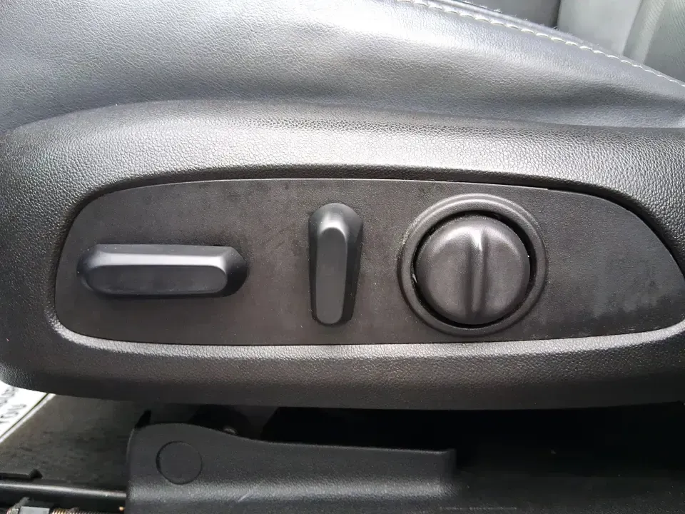 2019 Buick Enclave AWD Premium (5GAEVBKW2KJ) with an 3.6L V-6 gasoline direct injection engine, 9A transmission, located at 1951 S Dayton Lakeview Rd., New Carlisle, OH, 45344, (937) 908-9800, 39.890999, -84.050255 - Pack the family, load up the groceries, and still have room for a spontaneous weekend getaway-this 2019 Buick Enclave AWD Premium is built for real life in Ohio. Whether you're commuting toward Dayton, shuttling kids to activities, or planning a road trip that starts on I70 and ends with a sunset at - Photo#16