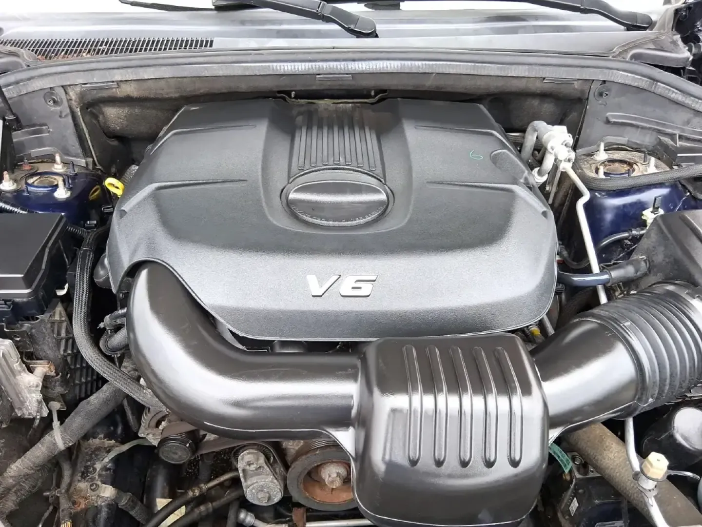 2015 Jeep Grand Cherokee Laredo (1C4RJFAG1FC) with an 3.6L V-6 DOHC engine, 8-Speed Automatic transmission, located at 1951 S Dayton Lakeview Rd., New Carlisle, OH, 45344, (937) 908-9800, 39.890999, -84.050255 - Picture a weekend that starts with a smooth commute through Clark County and ends with a spontaneous road trip-camp gear in the back, friends in the second row, and confidence when the weather turns. This 2015 Jeep Grand Cherokee Laredo is built for real life in Ohio: school runs, long drives down I - Photo#11