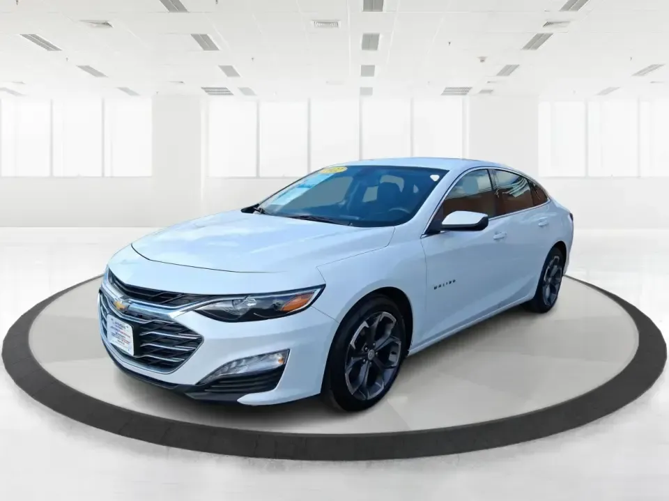 2022 Chevrolet Malibu FWD LT (1G1ZD5ST2NF) with an ECOTEC 1.5L I-4 gasoline direct injection engine, 6A transmission, located at 1230 East Main St, Xenia, OH, 45385, (937) 908-9800, 39.688026, -83.910172 - Need a reliable commuter that still feels comfortable for date night in downtown Xenia, the daily school run, or quick weekend escapes toward John Bryan State Park? This 2022 Chevrolet Malibu LT is built for real life-easy to drive, fuel-friendly on regular unleaded, and packed with the comfort and - Photo#8