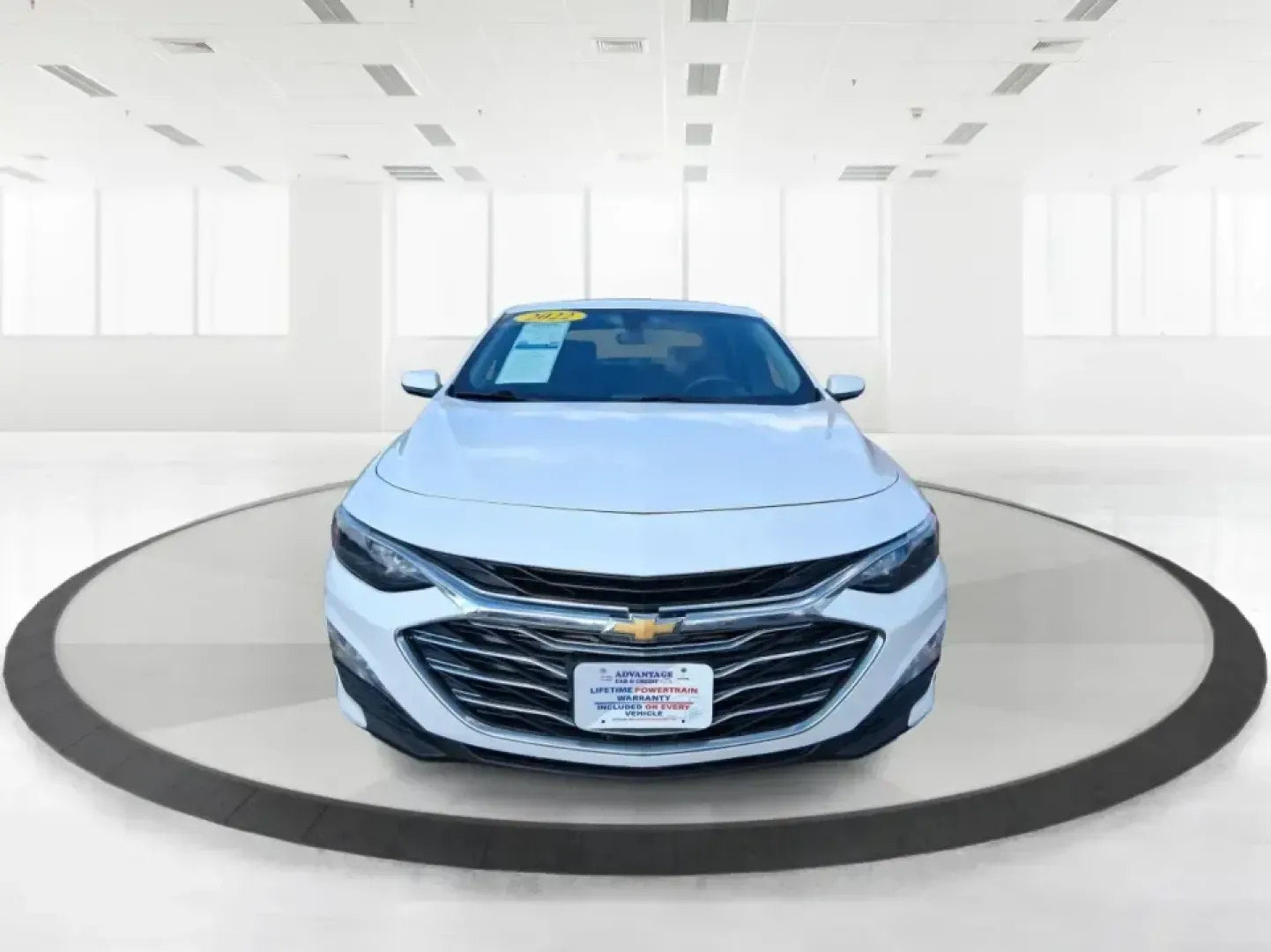 2022 Chevrolet Malibu FWD LT (1G1ZD5ST2NF) with an ECOTEC 1.5L I-4 gasoline direct injection engine, 6A transmission, located at 1184 Kauffman Ave, Fairborn, OH, 45324, (937) 908-9800, 39.807072, -84.030914 - Need a reliable commuter that still feels comfortable for date night in downtown Xenia, the daily school run, or quick weekend escapes toward John Bryan State Park? This 2022 Chevrolet Malibu LT is built for real life-easy to drive, fuel-friendly on regular unleaded, and packed with the comfort and - Photo#7
