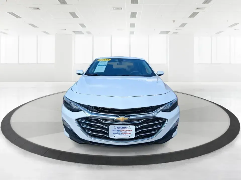 2022 Chevrolet Malibu FWD LT (1G1ZD5ST2NF) with an ECOTEC 1.5L I-4 gasoline direct injection engine, 6A transmission, located at 1184 Kauffman Ave, Fairborn, OH, 45324, (937) 908-9800, 39.807072, -84.030914 - Need a reliable commuter that still feels comfortable for date night in downtown Xenia, the daily school run, or quick weekend escapes toward John Bryan State Park? This 2022 Chevrolet Malibu LT is built for real life-easy to drive, fuel-friendly on regular unleaded, and packed with the comfort and - Photo#7