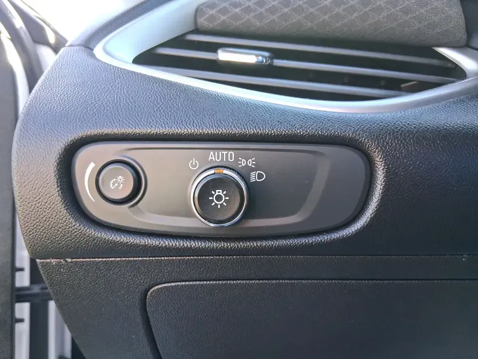 2022 Chevrolet Malibu FWD LT (1G1ZD5ST2NF) with an ECOTEC 1.5L I-4 gasoline direct injection engine, 6A transmission, located at 1184 Kauffman Ave, Fairborn, OH, 45324, (937) 908-9800, 39.807072, -84.030914 - Need a reliable commuter that still feels comfortable for date night in downtown Xenia, the daily school run, or quick weekend escapes toward John Bryan State Park? This 2022 Chevrolet Malibu LT is built for real life-easy to drive, fuel-friendly on regular unleaded, and packed with the comfort and - Photo#17