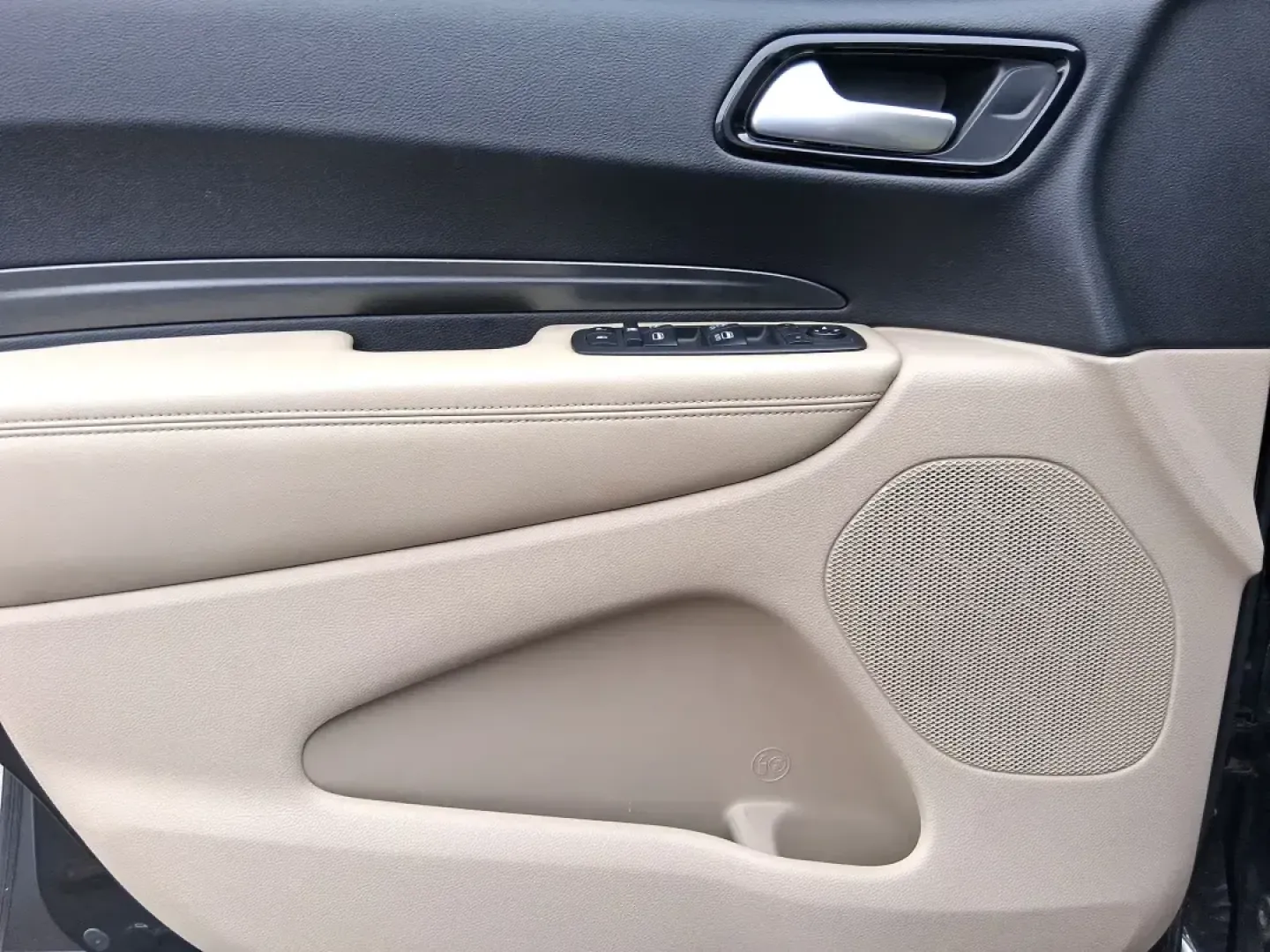 2021 Dodge Durango SXT AWD (1C4RDJAG4MC) with an Pentastar 3.6L V-6 DOHC engine, 8A transmission, located at 1099 N County Rd 25A, Troy, OH, 45373, (937) 908-9800, 40.057079, -84.212883 - Picture your next road trip out of Troy: the kids buckled in, playlists queued, and plenty of room for coolers, sports gear, or weekend luggage-without giving up confident all-weather traction. This 2021 Dodge Durango SXT AWD is built for real life in Ohio, whether you're commuting toward Dayton, ta - Photo#16