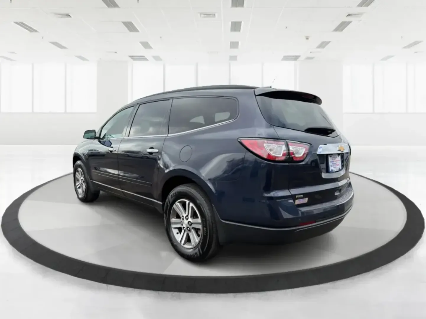 2016 Chevrolet Traverse 2LT (1GNKVHKD0GJ) with an 3.6L V-6 gasoline direct injection engine, 6-Speed Automatic transmission, located at 401 Woodman Dr, Riverside, OH, 45431, (937) 908-9800, 39.760899, -84.123421 - Pack up the kids, cue up the playlist, and point the GPS toward your next weekend getaway-this 2016 Chevrolet Traverse 2LT is the kind of roomy, confident SUV that makes school runs, long commutes, and road trips out of Riverside feel easy and comfortable. With seating flexibility, family-friendly s - Photo#4