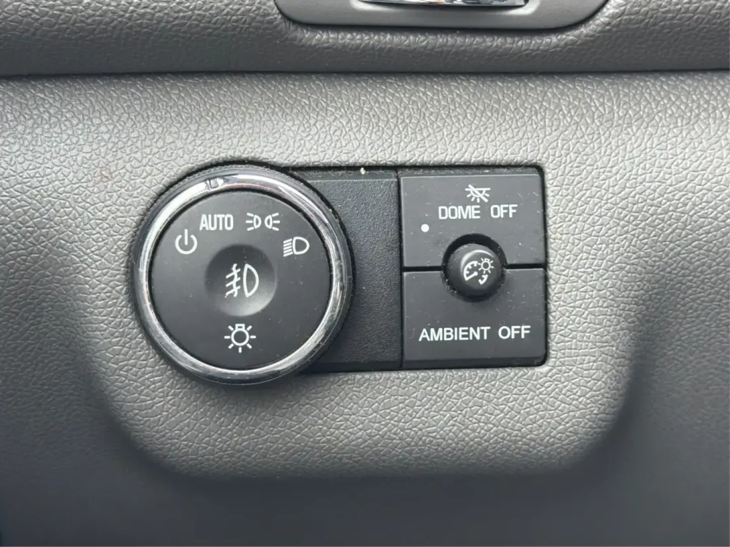 2016 Chevrolet Traverse 2LT (1GNKVHKD0GJ) with an 3.6L V-6 gasoline direct injection engine, 6-Speed Automatic transmission, located at 401 Woodman Dr, Riverside, OH, 45431, (937) 908-9800, 39.760899, -84.123421 - Pack up the kids, cue up the playlist, and point the GPS toward your next weekend getaway-this 2016 Chevrolet Traverse 2LT is the kind of roomy, confident SUV that makes school runs, long commutes, and road trips out of Riverside feel easy and comfortable. With seating flexibility, family-friendly s - Photo#17