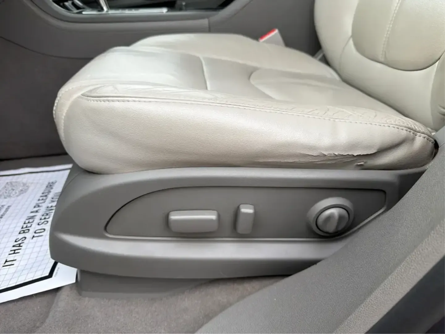 2016 Chevrolet Traverse 2LT (1GNKVHKD0GJ) with an 3.6L V-6 gasoline direct injection engine, 6-Speed Automatic transmission, located at 401 Woodman Dr, Riverside, OH, 45431, (937) 908-9800, 39.760899, -84.123421 - Pack up the kids, cue up the playlist, and point the GPS toward your next weekend getaway-this 2016 Chevrolet Traverse 2LT is the kind of roomy, confident SUV that makes school runs, long commutes, and road trips out of Riverside feel easy and comfortable. With seating flexibility, family-friendly s - Photo#18