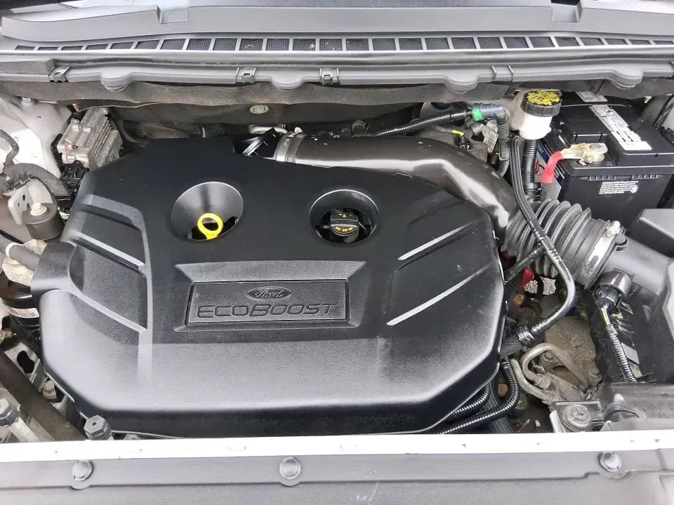 2018 Ford Edge SEL (2FMPK4J95JB) with an 2.0L L4 DOHC 16V engine, 6A transmission, located at 880 E. National Road, Vandalia, OH, 45377, (937) 908-9800, 39.891918, -84.183594 - Load up the family, point the hood toward a weekend getaway, and enjoy the confident, all-weather versatility that makes an SUV the go-to choice in Ohio-this 2018 Ford Edge SEL is built for real life, from school runs and grocery trips to road trips out toward Indian Lake or a day exploring downtown - Photo#11