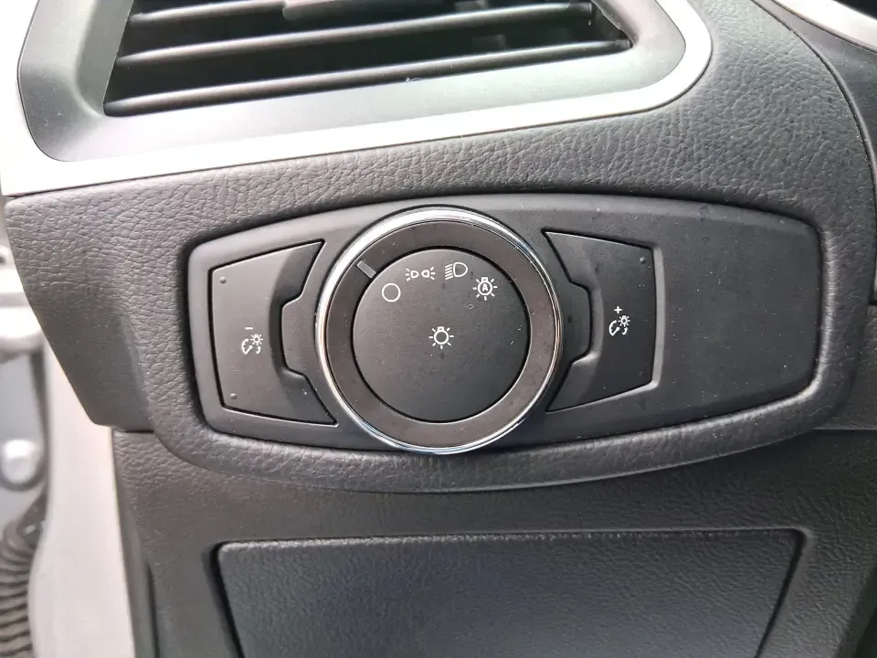 2018 Ford Edge SEL (2FMPK4J95JB) with an 2.0L L4 DOHC 16V engine, 6A transmission, located at 880 E. National Road, Vandalia, OH, 45377, (937) 908-9800, 39.891918, -84.183594 - Load up the family, point the hood toward a weekend getaway, and enjoy the confident, all-weather versatility that makes an SUV the go-to choice in Ohio-this 2018 Ford Edge SEL is built for real life, from school runs and grocery trips to road trips out toward Indian Lake or a day exploring downtown - Photo#17