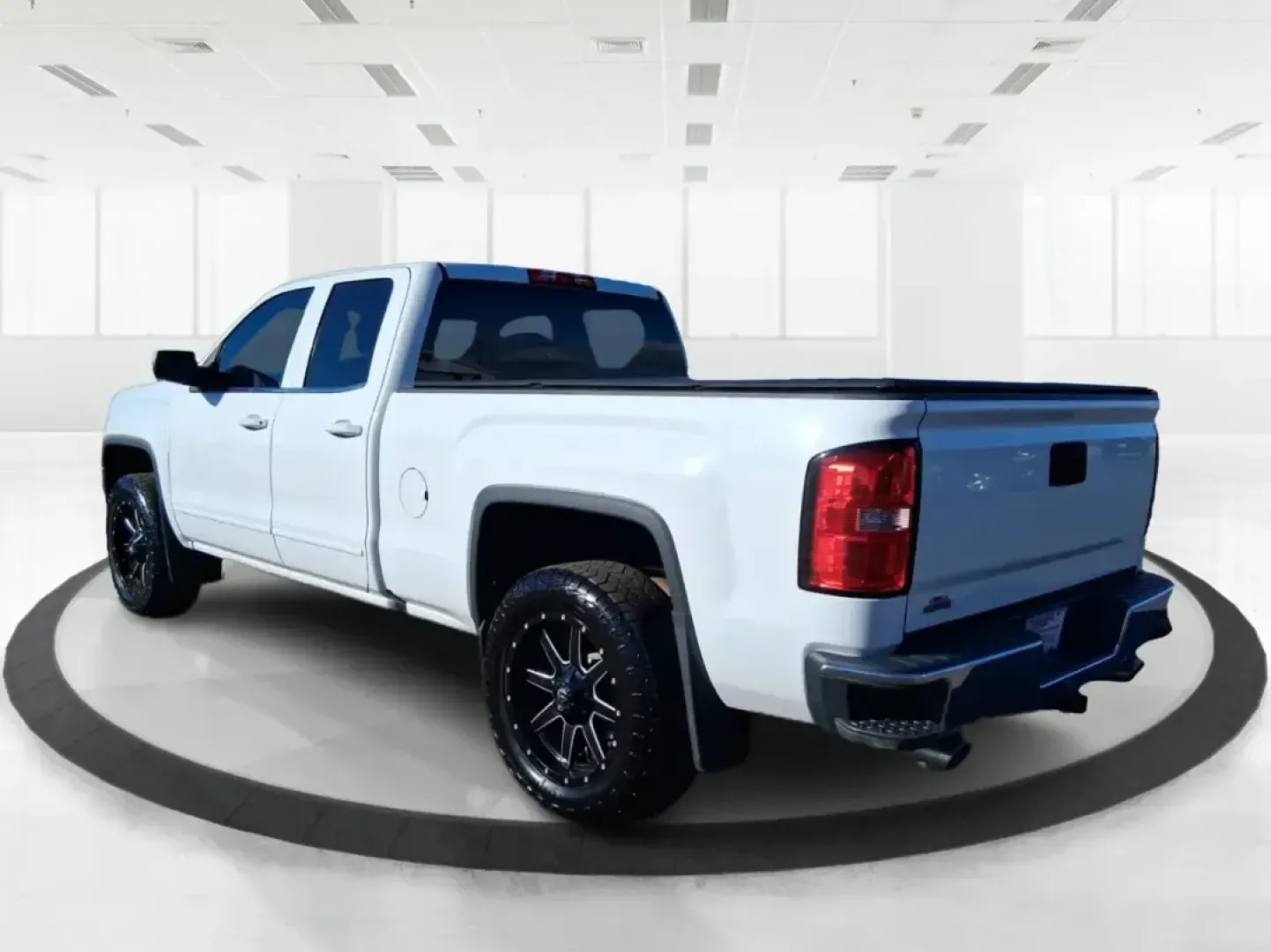 2016 GMC Sierra 1500 SLE (1GTV2MEC8GZ) with an EcoTec3 4.3L V-6 gasoline direct injection engine, 6A transmission, located at 1951 S Dayton Lakeview Rd., New Carlisle, OH, 45344, (937) 908-9800, 39.890999, -84.050255 - Need a truck that can handle Midwest weather, weekend projects, and that long stretch down I75 without breaking a sweat? This **2016 GMC Sierra 1500 SLE Double Cab 4WD** is built for real life in Moraine-whether you're hauling gear to a job site, towing the boat for a day near **Carillon Historical - Photo#4