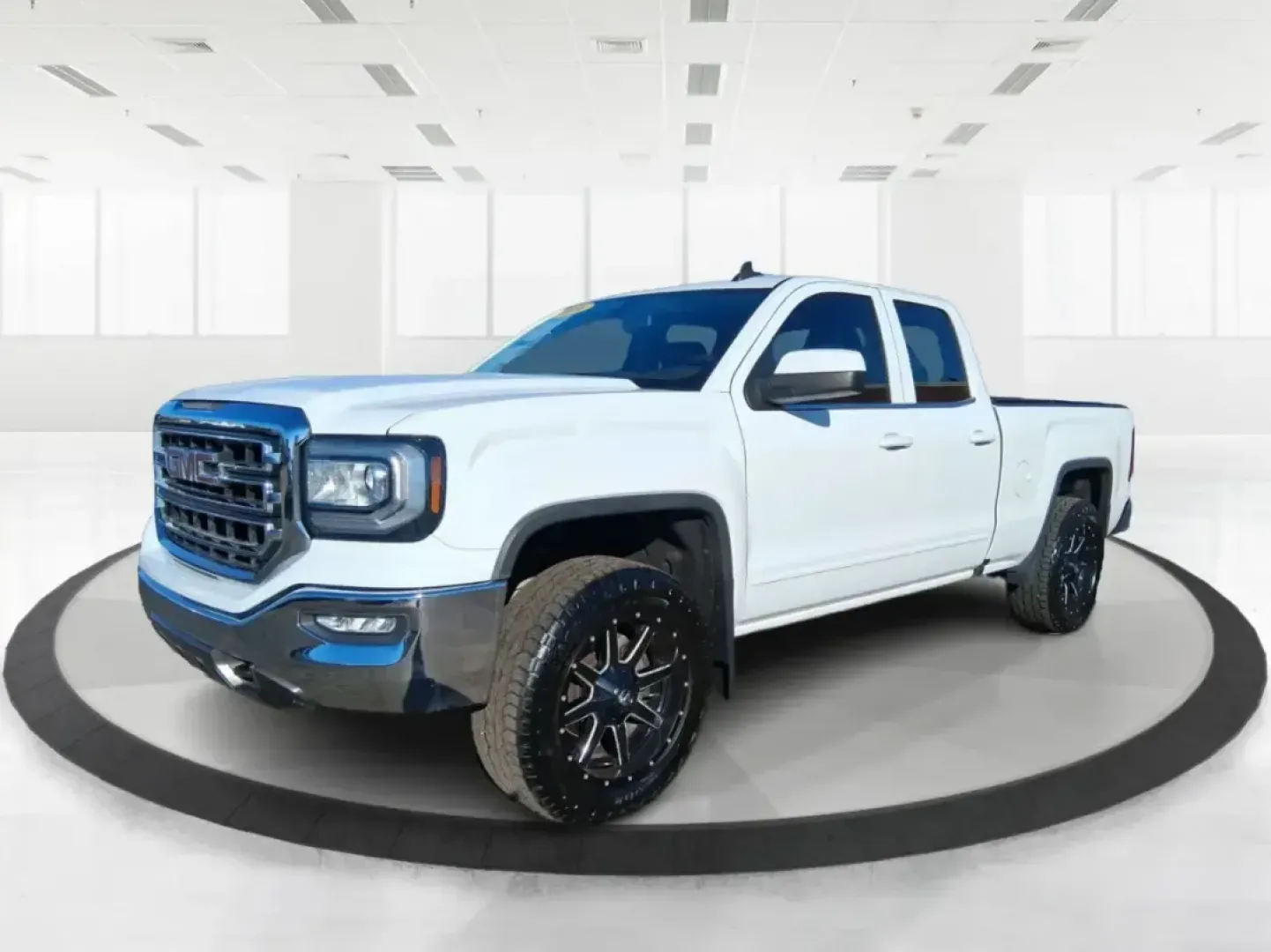 2016 GMC Sierra 1500 SLE (1GTV2MEC8GZ) with an EcoTec3 4.3L V-6 gasoline direct injection engine, 6A transmission, located at 1951 S Dayton Lakeview Rd., New Carlisle, OH, 45344, (937) 908-9800, 39.890999, -84.050255 - Need a truck that can handle Midwest weather, weekend projects, and that long stretch down I75 without breaking a sweat? This **2016 GMC Sierra 1500 SLE Double Cab 4WD** is built for real life in Moraine-whether you're hauling gear to a job site, towing the boat for a day near **Carillon Historical - Photo#8