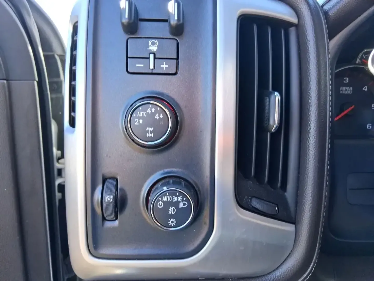 2016 GMC Sierra 1500 SLE (1GTV2MEC8GZ) with an EcoTec3 4.3L V-6 gasoline direct injection engine, 6A transmission, located at 1951 S Dayton Lakeview Rd., New Carlisle, OH, 45344, (937) 908-9800, 39.890999, -84.050255 - Need a truck that can handle Midwest weather, weekend projects, and that long stretch down I75 without breaking a sweat? This **2016 GMC Sierra 1500 SLE Double Cab 4WD** is built for real life in Moraine-whether you're hauling gear to a job site, towing the boat for a day near **Carillon Historical - Photo#16