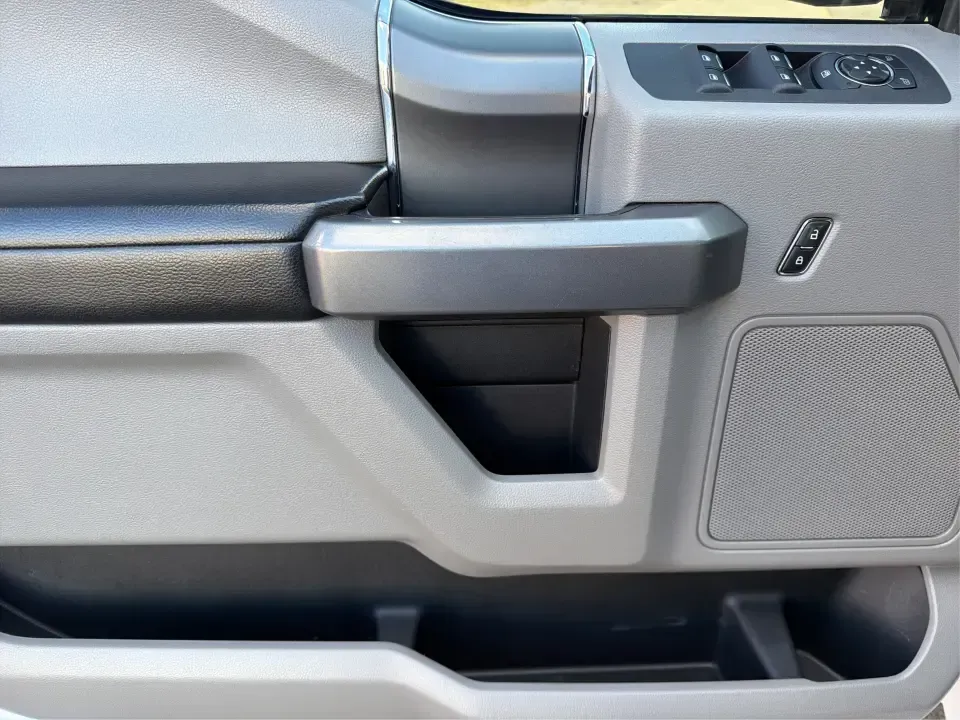 2015 Ford F-150 XLT (1FTEW1EP2FK) with an 2.7L V6 DOHC 24V engine, 6-Speed Automatic transmission, located at 1230 East Main St, Xenia, OH, 45385, (937) 908-9800, 39.688026, -83.910172 - Picture your next weekend: the bed loaded for a Greene County lake day, the family comfortable in a roomy Crew Cab, and 4WD ready when the weather turns on I35 or you decide to explore back roads outside Xenia. This 2015 Ford F-150 XLT is built for real life-work, play, towing, and everyday errands- - Photo#18