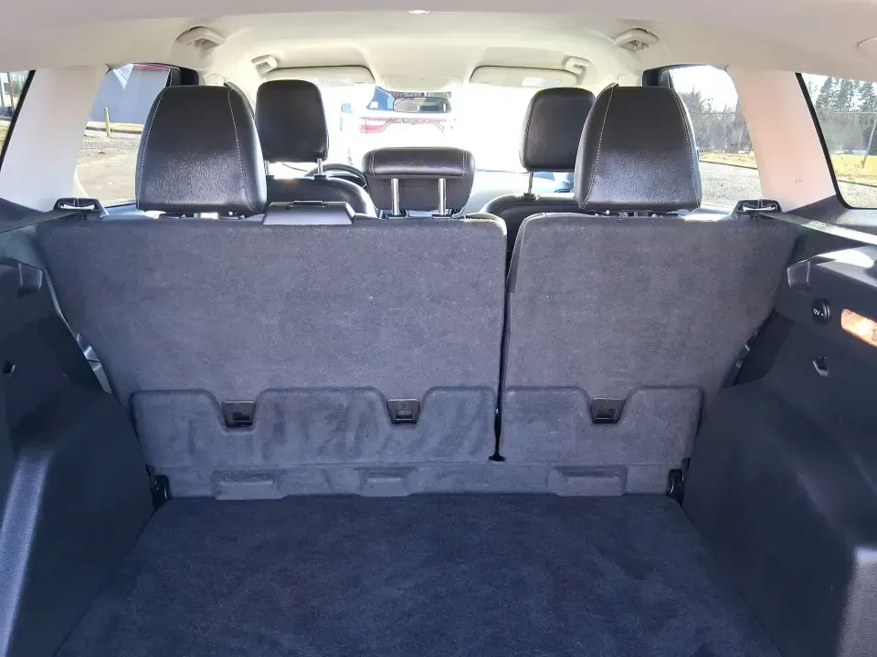 2019 Ford Escape SE (1FMCU0GD6KU) with an 1.5L L4 DOHC 16V engine, 6A transmission, located at 401 Woodman Dr, Riverside, OH, 45431, (937) 908-9800, 39.760899, -84.123421 - Need a dependable SUV for long commutes down I-675, quick school drop-offs, and weekend getaways to Carillon Historical Park or a day at the National Museum of the U.S. Air Force? This 2019 Ford Escape SE in Agate Black Metallic is built for real-life driving in and around Riverside, Ohio-comfortabl - Photo#12