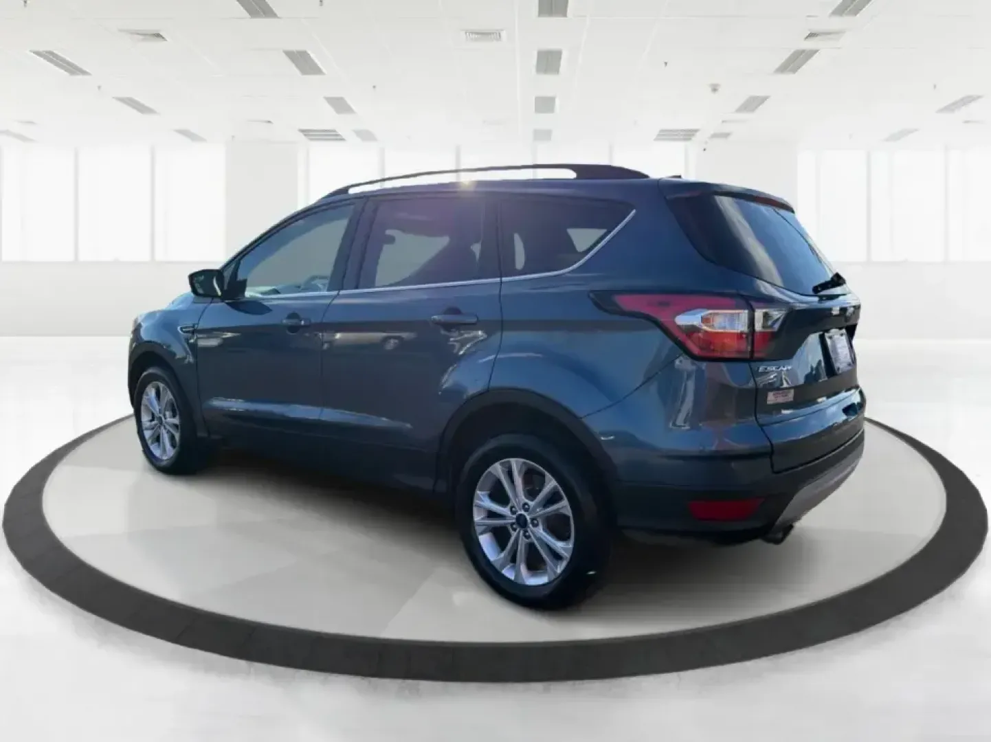 2018 Ford Escape SE (1FMCU9GD4JU) with an 1.5L L4 DOHC 16V engine, 6A transmission, located at 880 E. National Road, Vandalia, OH, 45377, (937) 908-9800, 39.891918, -84.183594 - Picture your next Ohio weekend: loading up the kids for a splash at Splash Xenia, cruising out to John Bryan State Park for a hike, or tackling a snowy morning commute from Beavercreek to downtown Dayton with confidence. This 2018 Ford Escape SE in Blue Metallic is the kind of compact SUV that fits - Photo#4