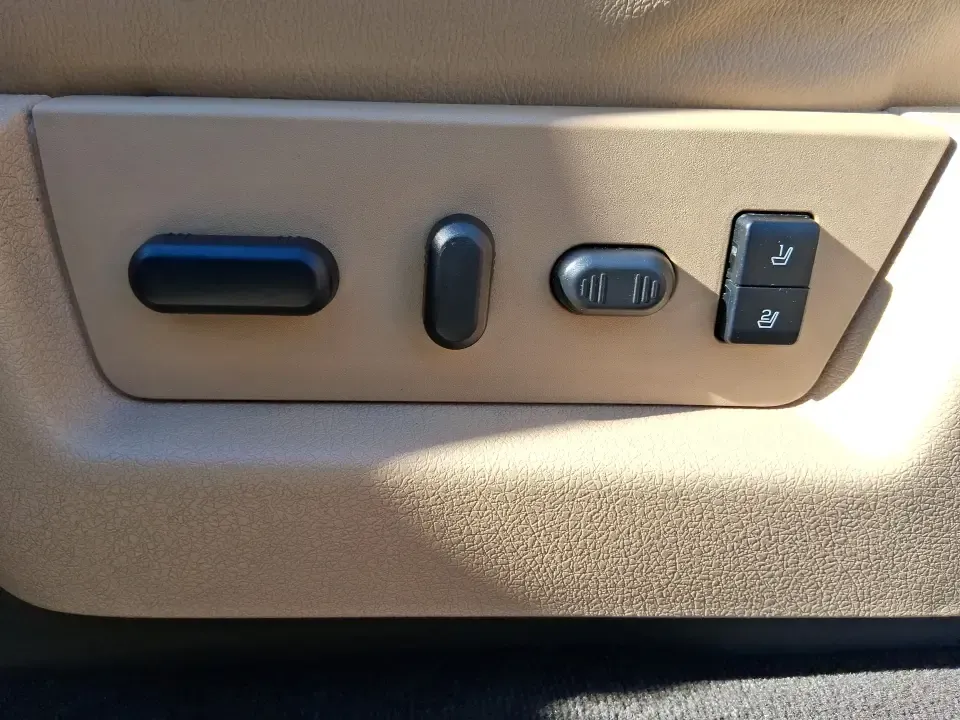 2013 Ford F-150 LARIAT (1FTFX1ETXDF) with an 3.5L V6 TURBO engine, 6-Speed Automatic transmission, located at 1099 N County Rd 25A, Troy, OH, 45373, (937) 908-9800, 40.057079, -84.212883 - Need one truck that can handle the weekday grind, the Saturday hardware-store run, and a spur-of-the-moment road trip up I-75? This 2013 Ford F-150 LARIAT 4WD is built for real life in Troy, Ohio-strong enough for towing and hauling, comfortable enough for long commutes, and refined enough to pull u - Photo#17