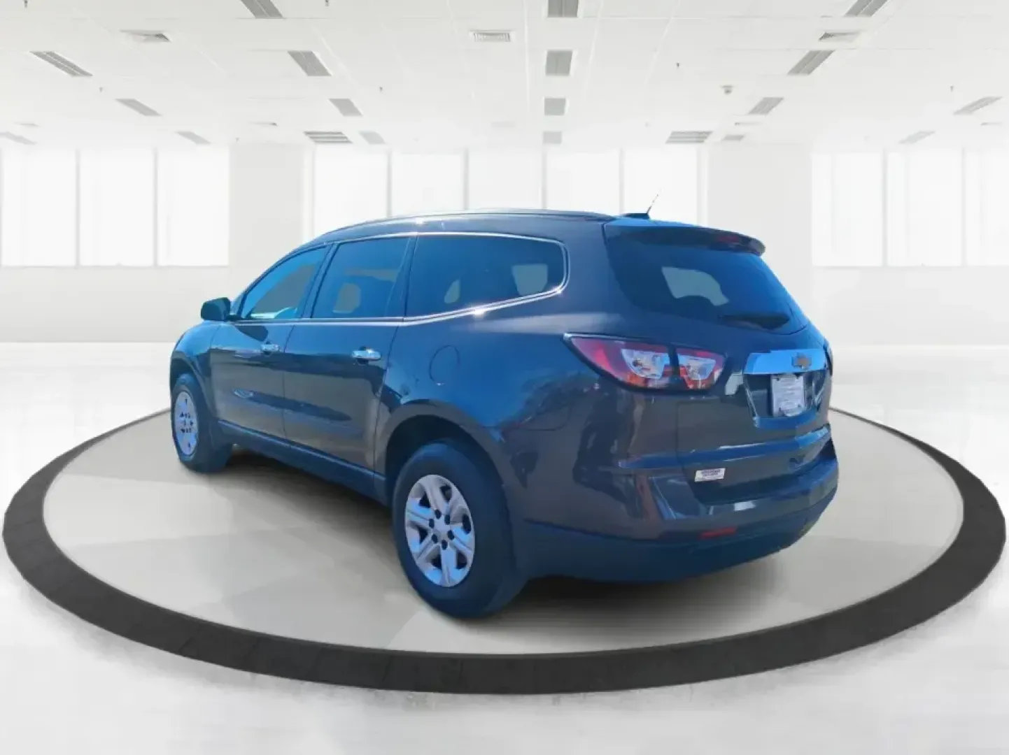 2016 Chevrolet Traverse LS (1GNKRFKDXGJ) with an 3.6L V-6 gasoline direct injection engine, 6A transmission, located at 401 Woodman Dr, Riverside, OH, 45431, (937) 908-9800, 39.760899, -84.123421 - Need one SUV that can handle school drop-offs, long commutes to Dayton, and weekend runs out toward John Bryan State Park without feeling cramped? This 2016 Chevrolet Traverse LS is built for real life-roomy seating for the whole crew, flexible cargo space for strollers or sports gear, and confident - Photo#3