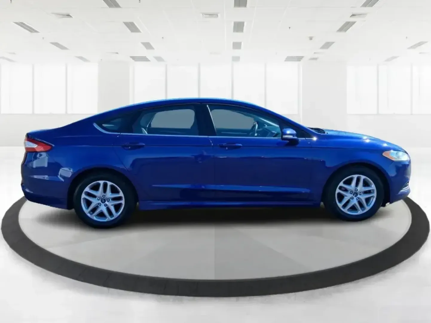 2016 Ford Fusion SE (1FA6P0H79G5) with an 2.5L L4 DOHC 16V engine, 6-Speed Automatic transmission, located at 401 Woodman Dr, Riverside, OH, 45431, (937) 908-9800, 39.760899, -84.123421 - Need a dependable sedan for the daily commute between Riverside and downtown Dayton, school drop-offs, or weekend runs out toward Wright-Patterson AFB and the National Museum of the U.S. Air Force? This 2016 Ford Fusion SE is built for real life-comfortable on longer stretches of I675, easy to park - Photo#1