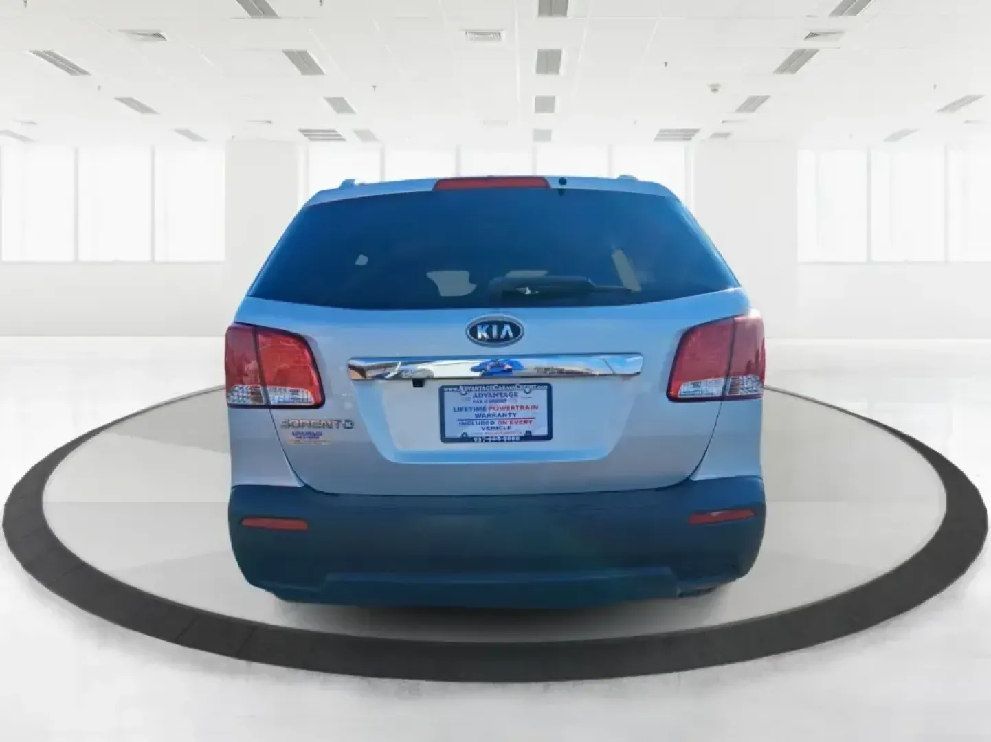 2013 Kia Sorento LX (5XYKTCA64DG) with an 2.4L I-4 gasoline direct injection engine, 6-Speed Automatic transmission, located at 1230 East Main St, Xenia, OH, 45385, (937) 908-9800, 39.688026, -83.910172 - Load up the kids, the dog, and the groceries-or point the hood toward a weekend escape at John Bryan State Park-because this 2013 Kia Sorento LX is the kind of practical SUV that fits real life in Greene County. With confident all-weather capability, flexible seating, and everyday comfort, it's idea - Photo#3