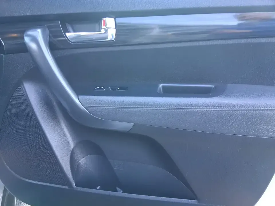 2013 Kia Sorento LX (5XYKTCA64DG) with an 2.4L I-4 gasoline direct injection engine, 6-Speed Automatic transmission, located at 1230 East Main St, Xenia, OH, 45385, (937) 908-9800, 39.688026, -83.910172 - Load up the kids, the dog, and the groceries-or point the hood toward a weekend escape at John Bryan State Park-because this 2013 Kia Sorento LX is the kind of practical SUV that fits real life in Greene County. With confident all-weather capability, flexible seating, and everyday comfort, it's idea - Photo#18