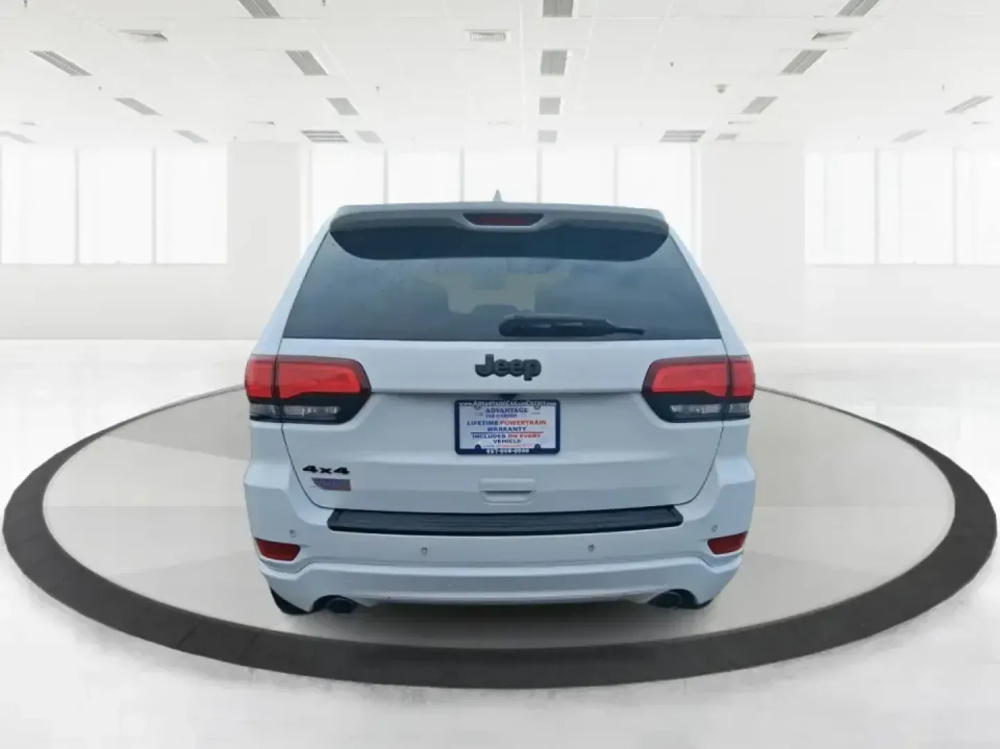 2015 Jeep Grand Cherokee Altitude (1C4RJFAG9FC) with an 3.6L V-6 DOHC engine, 8-Speed Automatic transmission, located at 1099 N County Rd 25A, Troy, OH, 45373, (937) 908-9800, 40.057079, -84.212883 - Weekend getaways to Hocking Hills, snowy school runs, or a confident daily commute up I75 feel easier when your SUV is built for real Ohio weather and real-life schedules. This 2015 Jeep Grand Cherokee Altitude in Bright White Clearcoat is the kind of capable, comfortable SUV that fits busy families - Photo#3