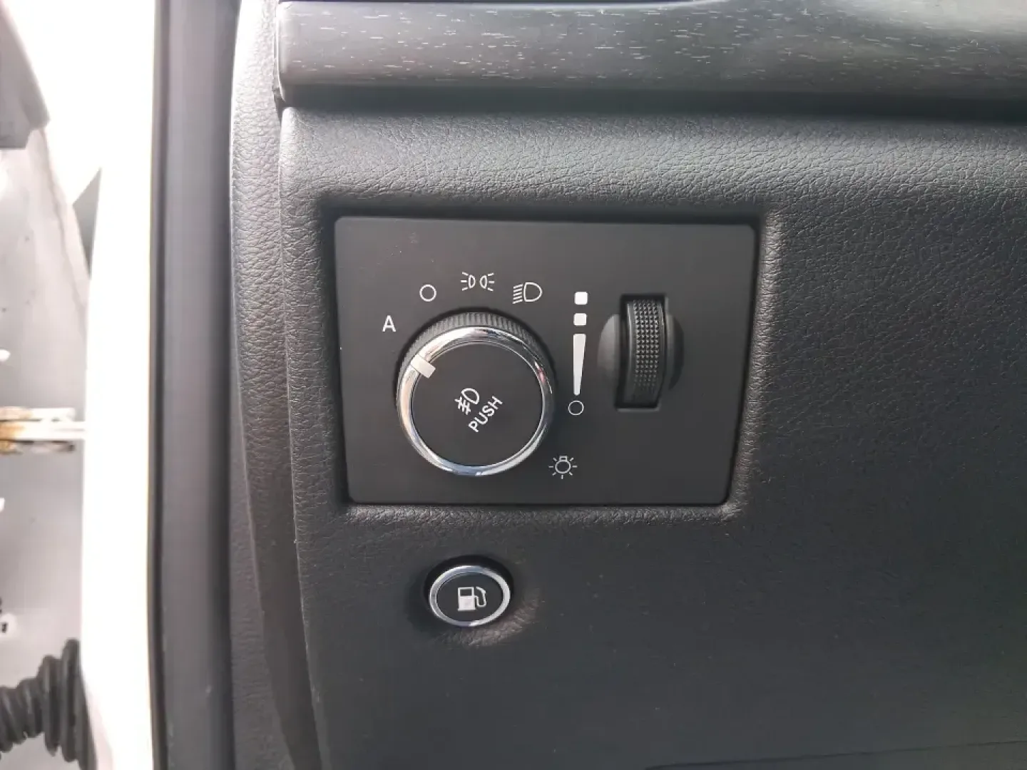 2015 Jeep Grand Cherokee Altitude (1C4RJFAG9FC) with an 3.6L V-6 DOHC engine, 8-Speed Automatic transmission, located at 1099 N County Rd 25A, Troy, OH, 45373, (937) 908-9800, 40.057079, -84.212883 - Weekend getaways to Hocking Hills, snowy school runs, or a confident daily commute up I75 feel easier when your SUV is built for real Ohio weather and real-life schedules. This 2015 Jeep Grand Cherokee Altitude in Bright White Clearcoat is the kind of capable, comfortable SUV that fits busy families - Photo#17