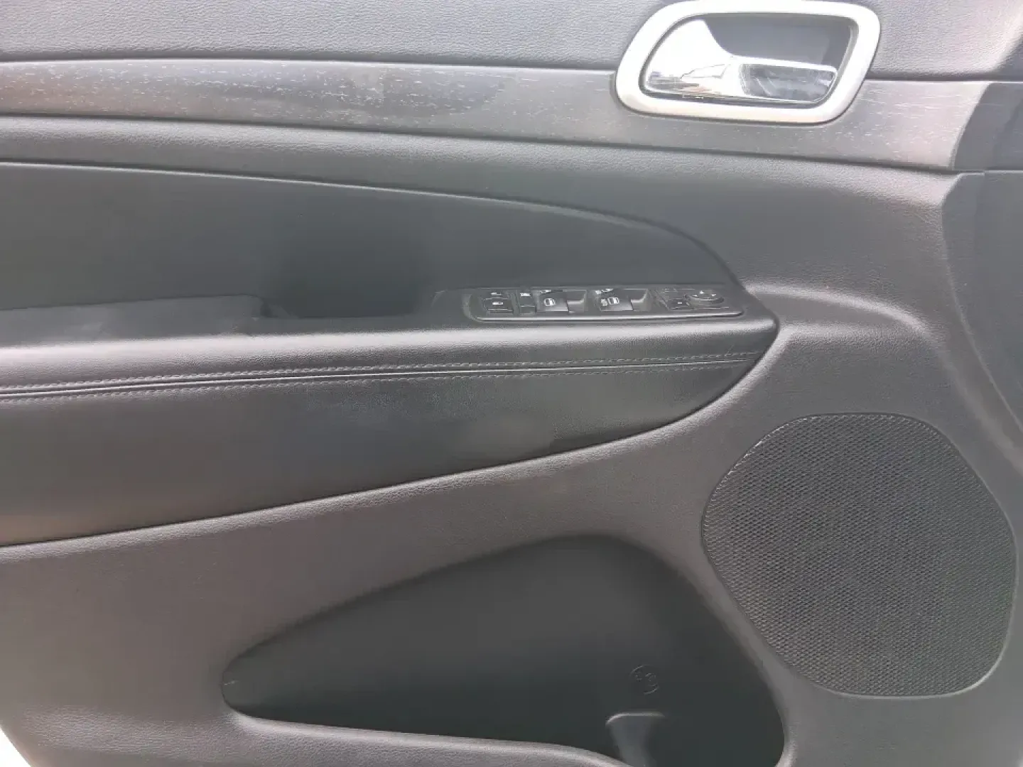 2015 Jeep Grand Cherokee Altitude (1C4RJFAG9FC) with an 3.6L V-6 DOHC engine, 8-Speed Automatic transmission, located at 1099 N County Rd 25A, Troy, OH, 45373, (937) 908-9800, 40.057079, -84.212883 - Weekend getaways to Hocking Hills, snowy school runs, or a confident daily commute up I75 feel easier when your SUV is built for real Ohio weather and real-life schedules. This 2015 Jeep Grand Cherokee Altitude in Bright White Clearcoat is the kind of capable, comfortable SUV that fits busy families - Photo#19