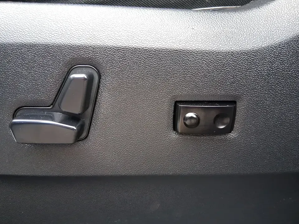 2019 Dodge Grand Caravan GT (2C4RDGEG1KR) with an Pentastar 3.6L V-6 DOHC engine, 6A transmission, located at 1184 Kauffman Ave, Fairborn, OH, 45324, (937) 908-9800, 39.807072, -84.030914 - Life gets busy fast-school drop-offs, grocery runs, weekend tournaments, and the occasional road trip to reset. This 2019 Dodge Grand Caravan GT is built for real-life schedules, giving growing families, rideshare-friendly commuters, and budget-conscious buyers the space and comfort of a well-equipp - Photo#18