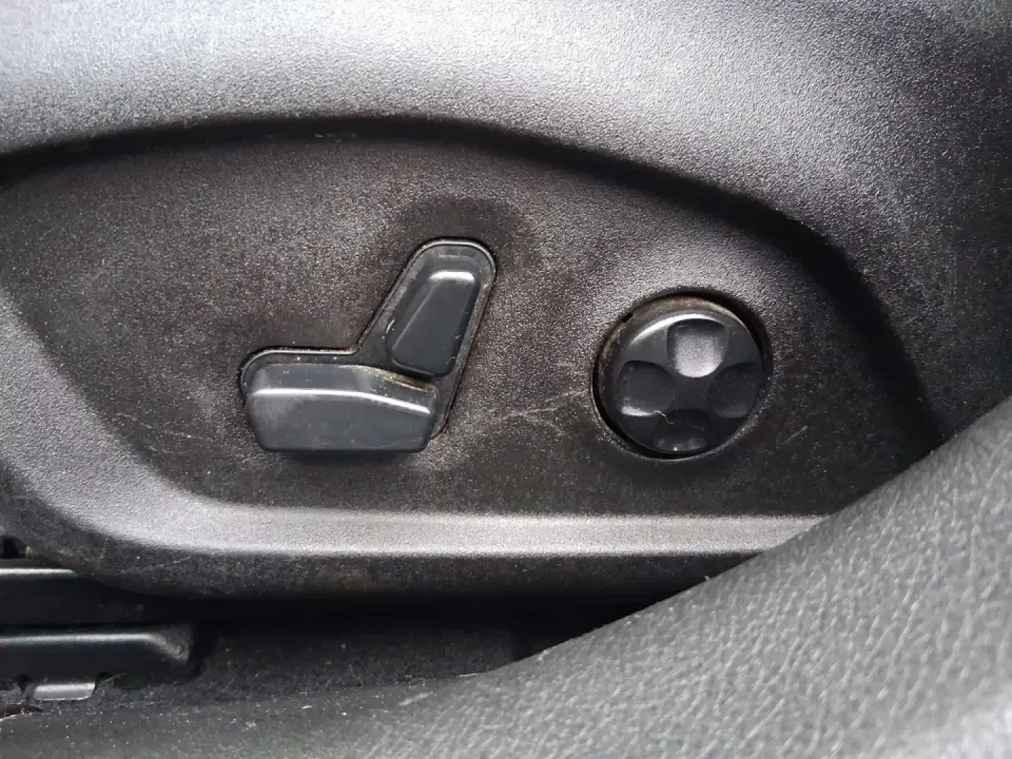 2016 Jeep Renegade Trailhawk (ZACCJBCT5GP) with an Tigershark MultiAir 2.4L I-4 variable valve contro engine, 9A transmission, located at 8750 N County Rd 25A, Piqua, OH, 45356, (937) 908-9800, 40.164391, -84.232513 - Weekend escapes, snowy commutes, and everyday errands feel easier when your crossover is ready for whatever Ohio throws your way. This **2016 Jeep Renegade Trailhawk** in eye-catching **Omaha Orange** is built for drivers who want real capability in a city-friendly size-perfect for exploring MetroPa - Photo#18