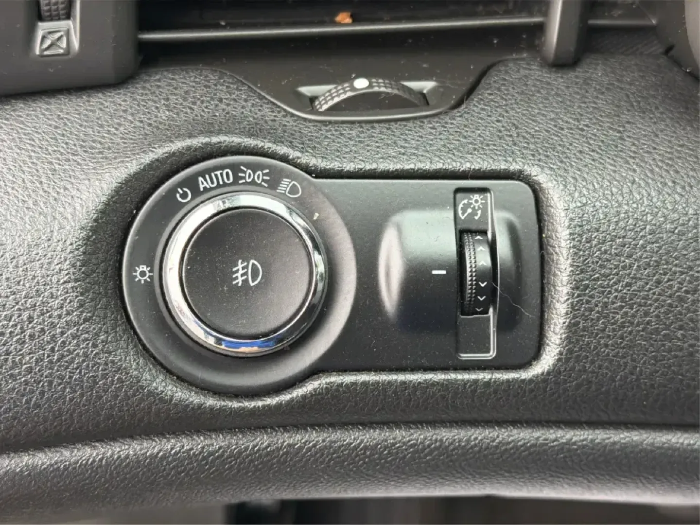 2013 Chevrolet Malibu 2LT (1G11E5SA7DF) with an ECOTEC 2.5L I-4 gasoline direct injection engine, 6-Speed Automatic transmission, located at 1099 N County Rd 25A, Troy, OH, 45373, (937) 908-9800, 40.057079, -84.212883 - Need a reliable commuter that's comfortable for I75 runs, errands around Troy, and the occasional weekend escape to Charleston Falls Preserve? This 2013 Chevrolet Malibu 2LT is the kind of practical, polished sedan that fits real life-easy to park downtown, smooth on longer drives, and roomy enough - Photo#17