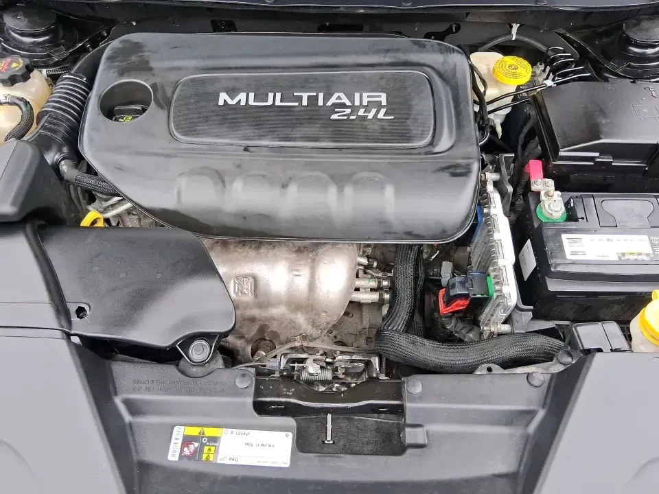 2015 Jeep Cherokee Latitude (1C4PJMCBXFW) with an 2.4L L4 DOHC 16V engine, 9-Speed Automatic transmission, located at 1230 East Main St, Xenia, OH, 45385, (937) 908-9800, 39.688026, -83.910172 - Weekend escapes to John Bryan State Park, snowy school runs, and everyday commuting up US35 feel a lot easier when you're driving a capable crossover that's comfortable, confident, and ready for Ohio weather. This 2015 Jeep Cherokee Latitude is a smart fit for busy families in Beavercreek, professio - Photo#11