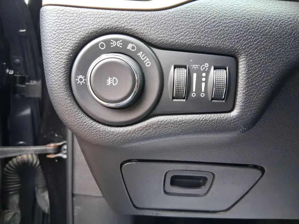 2015 Jeep Cherokee Latitude (1C4PJMCBXFW) with an 2.4L L4 DOHC 16V engine, 9-Speed Automatic transmission, located at 1230 East Main St, Xenia, OH, 45385, (937) 908-9800, 39.688026, -83.910172 - Weekend escapes to John Bryan State Park, snowy school runs, and everyday commuting up US35 feel a lot easier when you're driving a capable crossover that's comfortable, confident, and ready for Ohio weather. This 2015 Jeep Cherokee Latitude is a smart fit for busy families in Beavercreek, professio - Photo#17