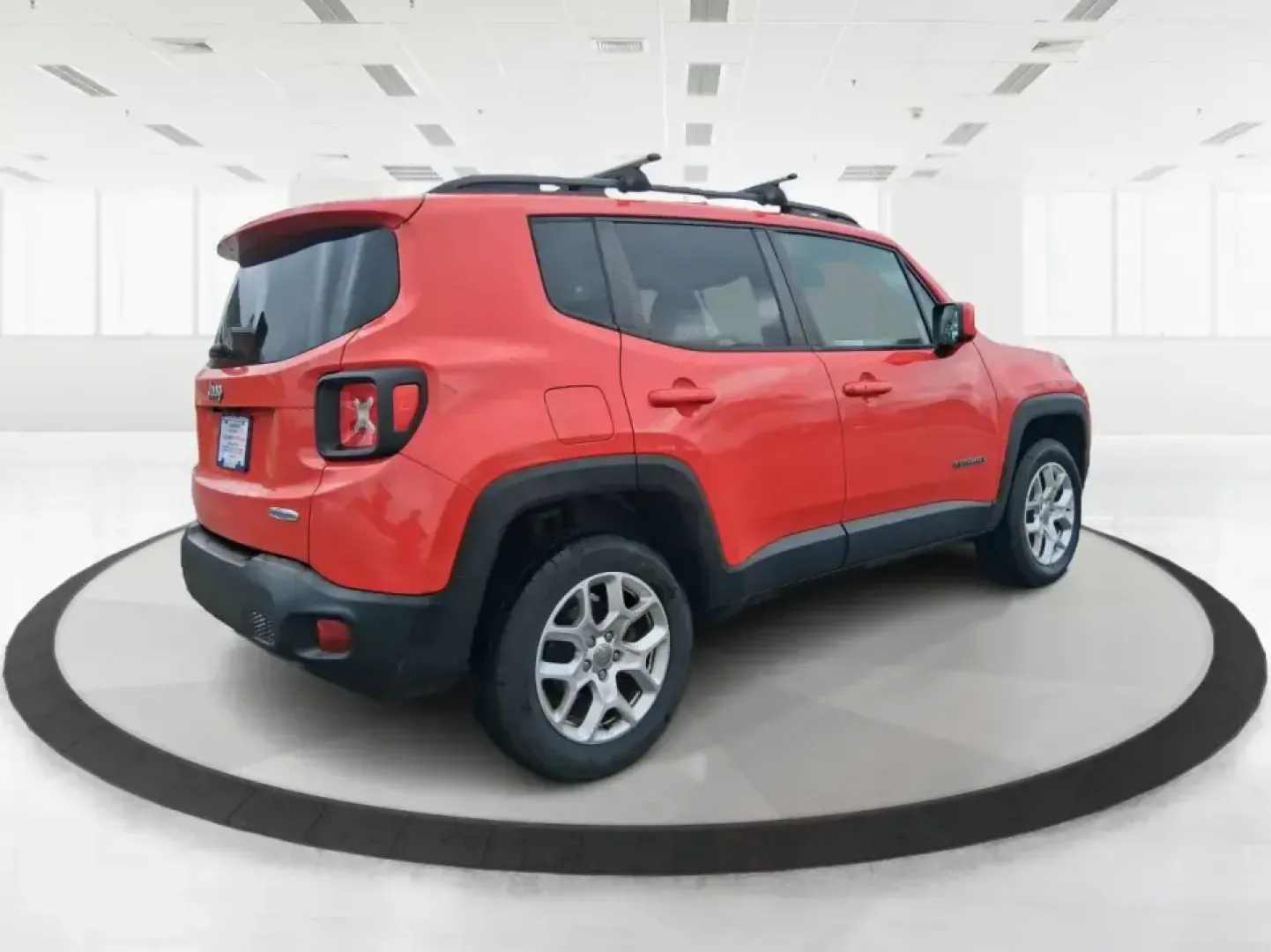 2016 Jeep Renegade Latitude (ZACCJBBT1GP) with an 2.4L L4 DOHC 16V engine, 6M transmission, located at 1184 Kauffman Ave, Fairborn, OH, 45324, (937) 908-9800, 39.807072, -84.030914 - Picture your next Ohio weekend: a quick commute from Fairborn to Wright-Patterson AFB during the week, then a spontaneous road trip to Yellow Springs or an afternoon exploring the trails near John Bryan State Park when the weather's perfect. This 2016 Jeep Renegade Latitude in bold Colorado Red is b - Photo#2