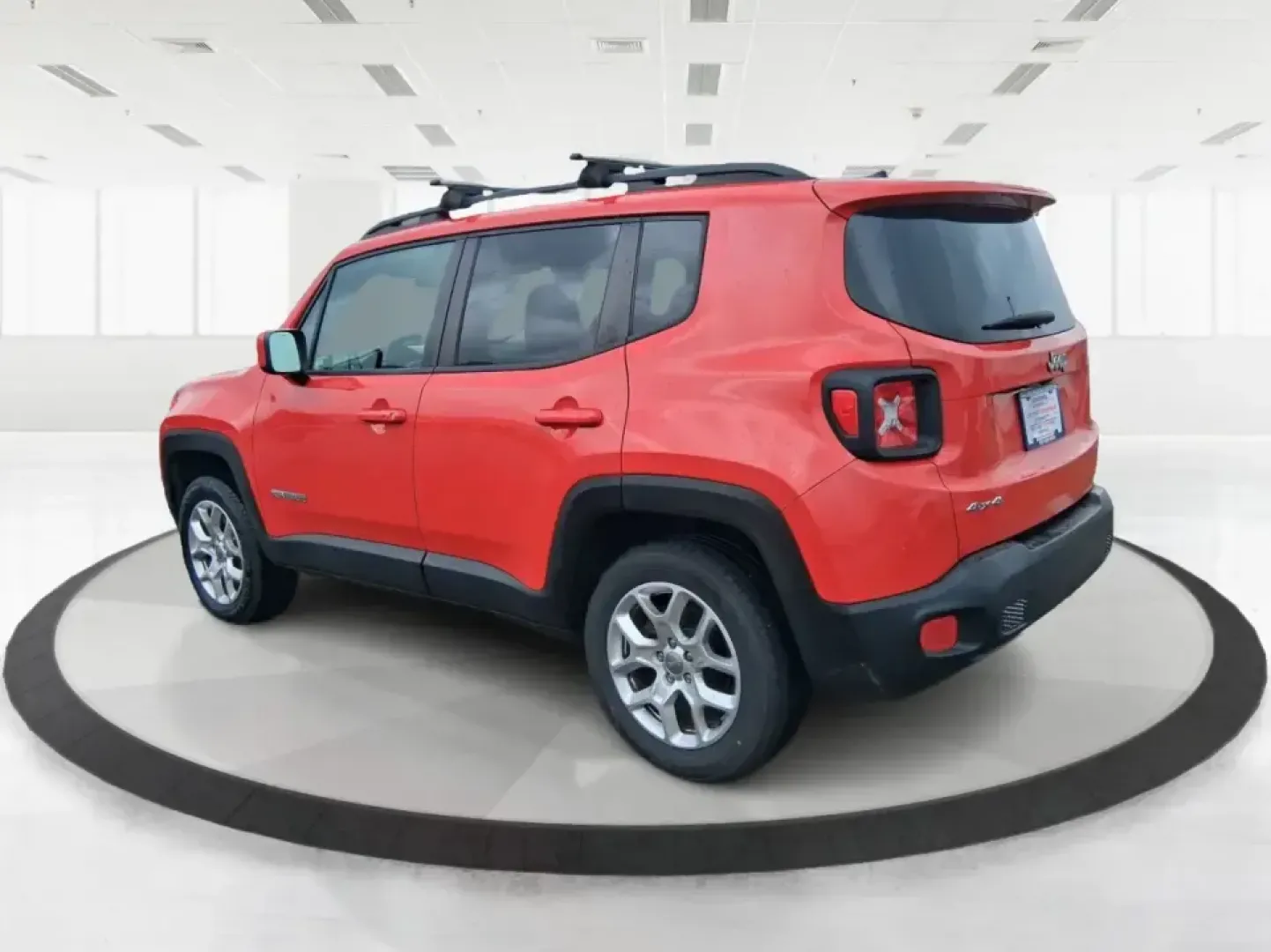 2016 Jeep Renegade Latitude (ZACCJBBT1GP) with an 2.4L L4 DOHC 16V engine, 6M transmission, located at 1184 Kauffman Ave, Fairborn, OH, 45324, (937) 908-9800, 39.807072, -84.030914 - Picture your next Ohio weekend: a quick commute from Fairborn to Wright-Patterson AFB during the week, then a spontaneous road trip to Yellow Springs or an afternoon exploring the trails near John Bryan State Park when the weather's perfect. This 2016 Jeep Renegade Latitude in bold Colorado Red is b - Photo#4