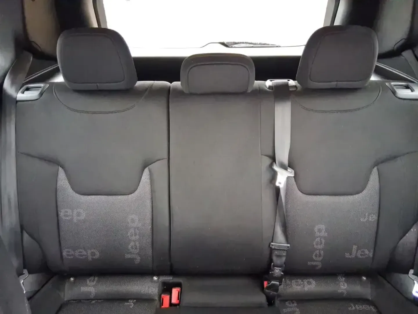 2016 Jeep Renegade Latitude (ZACCJBBT1GP) with an 2.4L L4 DOHC 16V engine, 6M transmission, located at 1184 Kauffman Ave, Fairborn, OH, 45324, (937) 908-9800, 39.807072, -84.030914 - Picture your next Ohio weekend: a quick commute from Fairborn to Wright-Patterson AFB during the week, then a spontaneous road trip to Yellow Springs or an afternoon exploring the trails near John Bryan State Park when the weather's perfect. This 2016 Jeep Renegade Latitude in bold Colorado Red is b - Photo#14