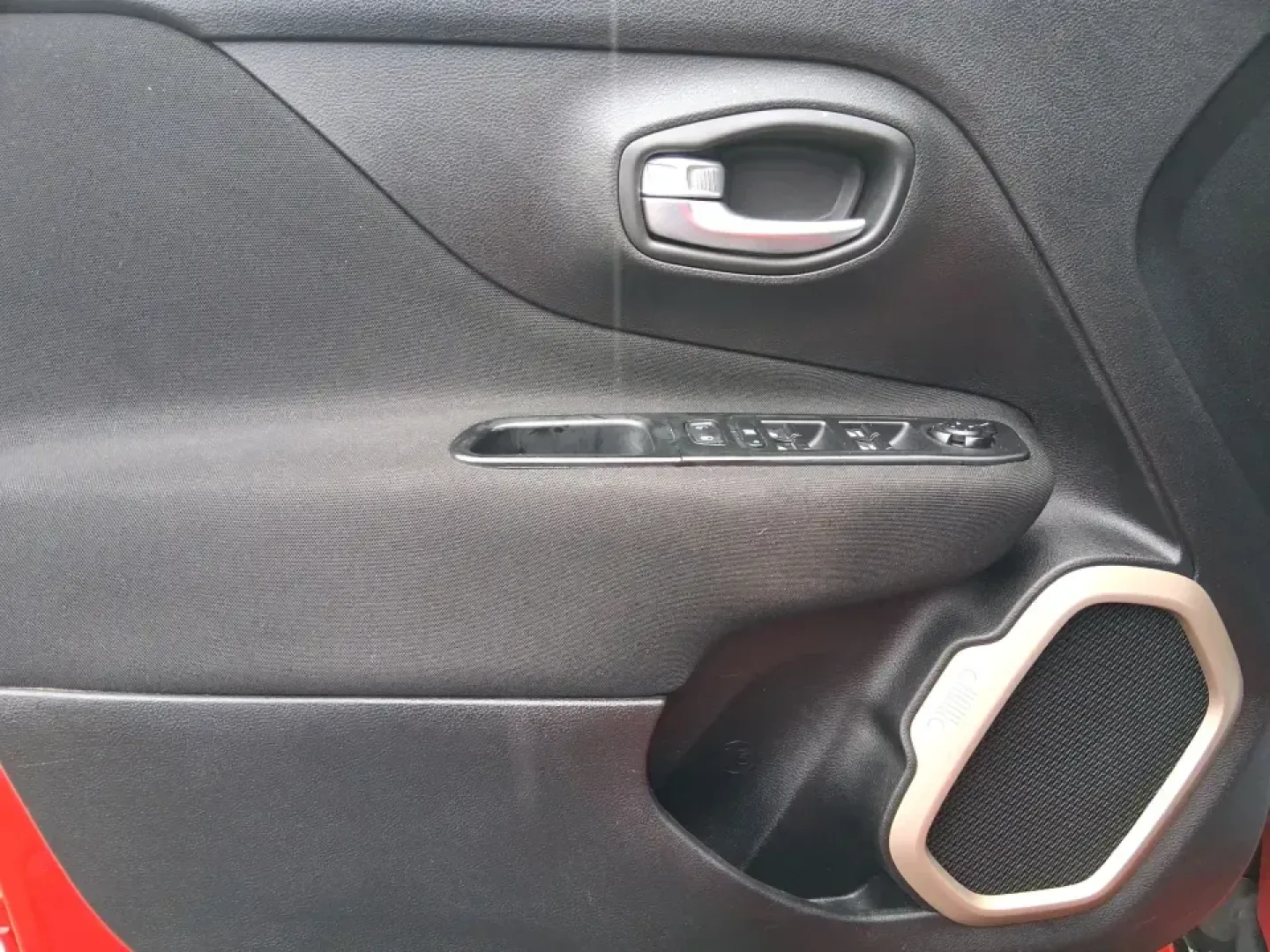 2016 Jeep Renegade Latitude (ZACCJBBT1GP) with an 2.4L L4 DOHC 16V engine, 6M transmission, located at 1184 Kauffman Ave, Fairborn, OH, 45324, (937) 908-9800, 39.807072, -84.030914 - Picture your next Ohio weekend: a quick commute from Fairborn to Wright-Patterson AFB during the week, then a spontaneous road trip to Yellow Springs or an afternoon exploring the trails near John Bryan State Park when the weather's perfect. This 2016 Jeep Renegade Latitude in bold Colorado Red is b - Photo#18