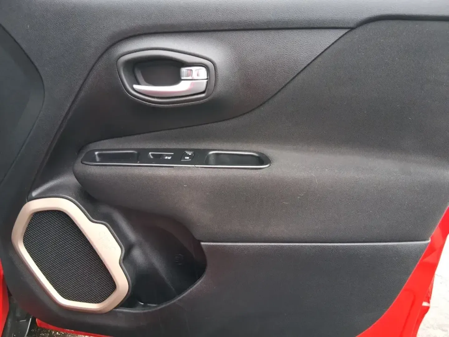 2016 Jeep Renegade Latitude (ZACCJBBT1GP) with an 2.4L L4 DOHC 16V engine, 6M transmission, located at 1184 Kauffman Ave, Fairborn, OH, 45324, (937) 908-9800, 39.807072, -84.030914 - Picture your next Ohio weekend: a quick commute from Fairborn to Wright-Patterson AFB during the week, then a spontaneous road trip to Yellow Springs or an afternoon exploring the trails near John Bryan State Park when the weather's perfect. This 2016 Jeep Renegade Latitude in bold Colorado Red is b - Photo#19