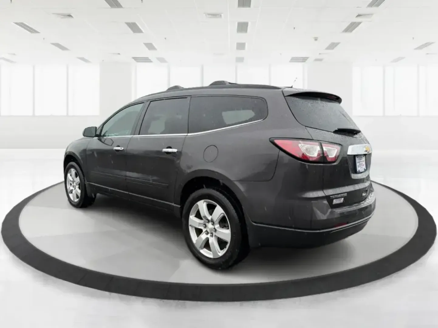 2017 Chevrolet Traverse 1LT (1GNKRGKD8HJ) with an 3.6L V-6 gasoline direct injection engine, 6A transmission, located at 8750 N County Rd 25A, Piqua, OH, 45356, (937) 908-9800, 40.164391, -84.232513 - Pack the kids, load the cooler, and point the nose north for a weekend at Indian Lake or a quick day trip to Dayton-this 2017 Chevrolet Traverse 1LT is the kind of three-row SUV that fits real life in West Central Ohio. With roomy seating, family-friendly flexibility, and the confident feel of a V6, - Photo#4